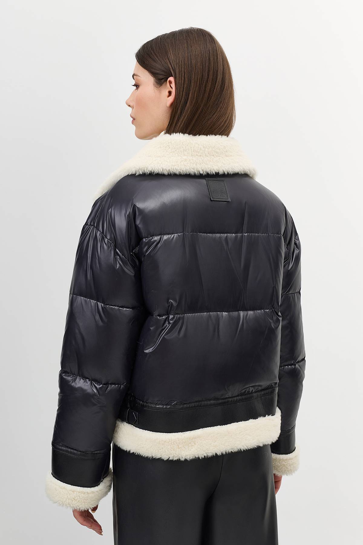 Лимитированная серия комбинированная куртка с овчиной с палантином, 46