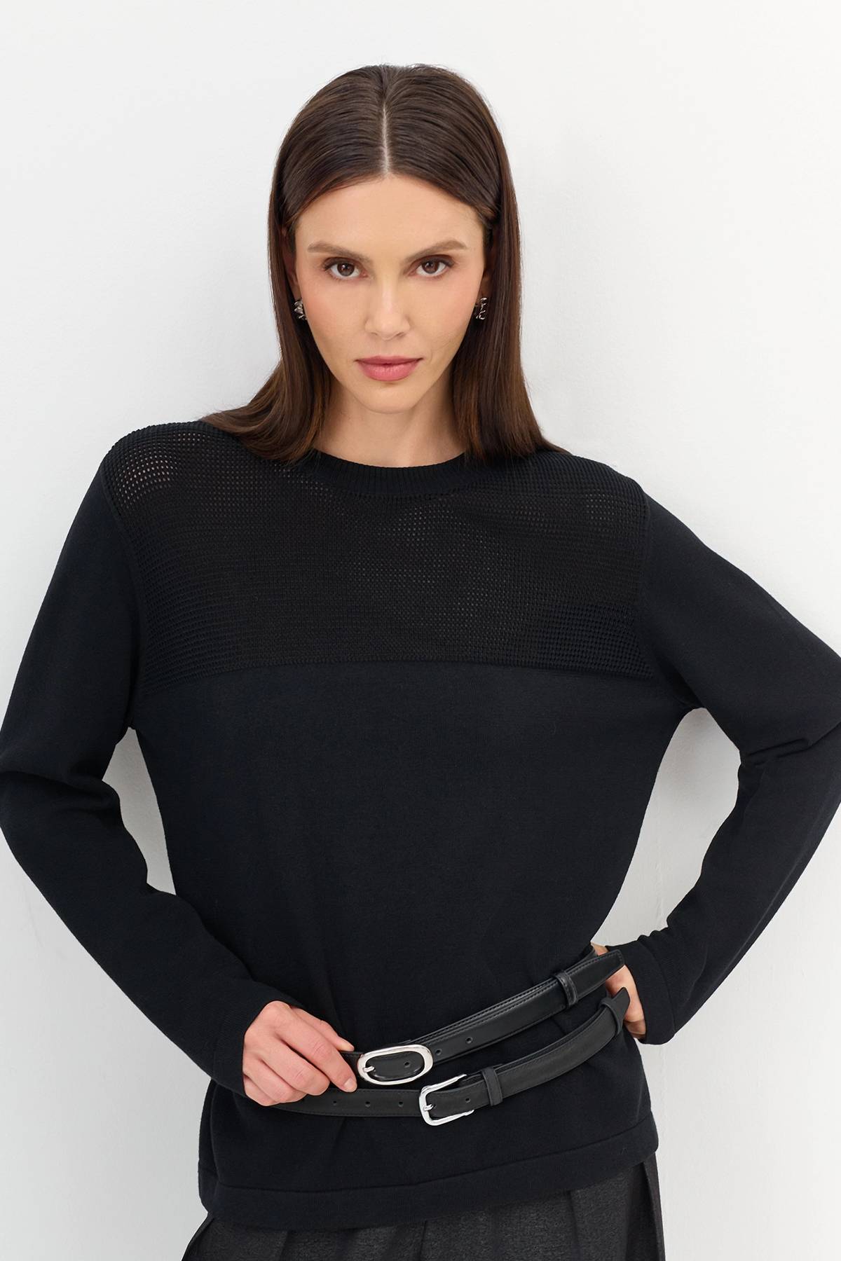 Лимитированная серия вязаный джемпер в черном цвете с ремнем, 34