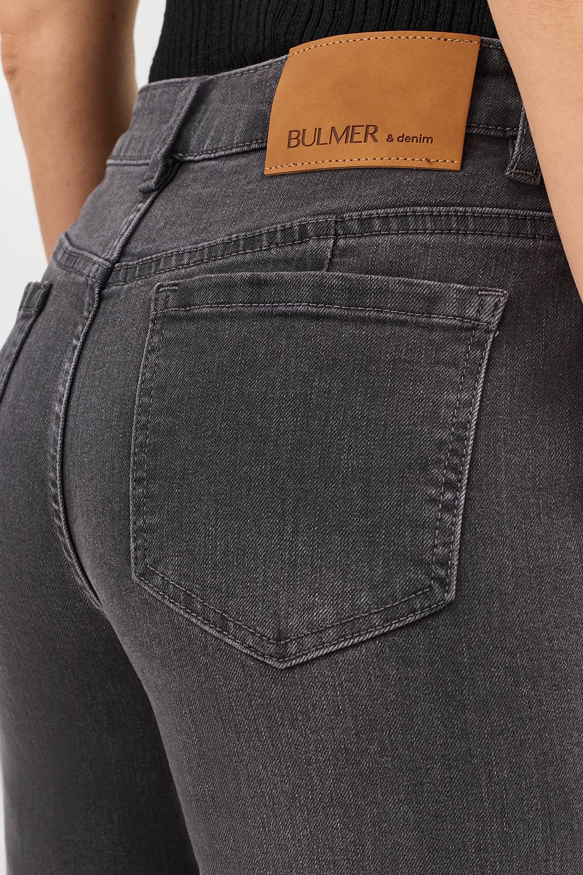 Графитовые джинсы с деликатной варкой, 36