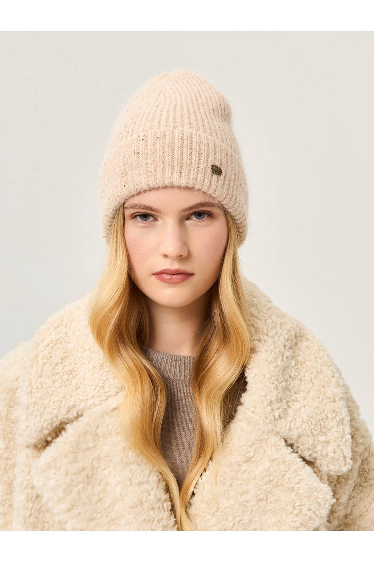 Шапка бежевая, One