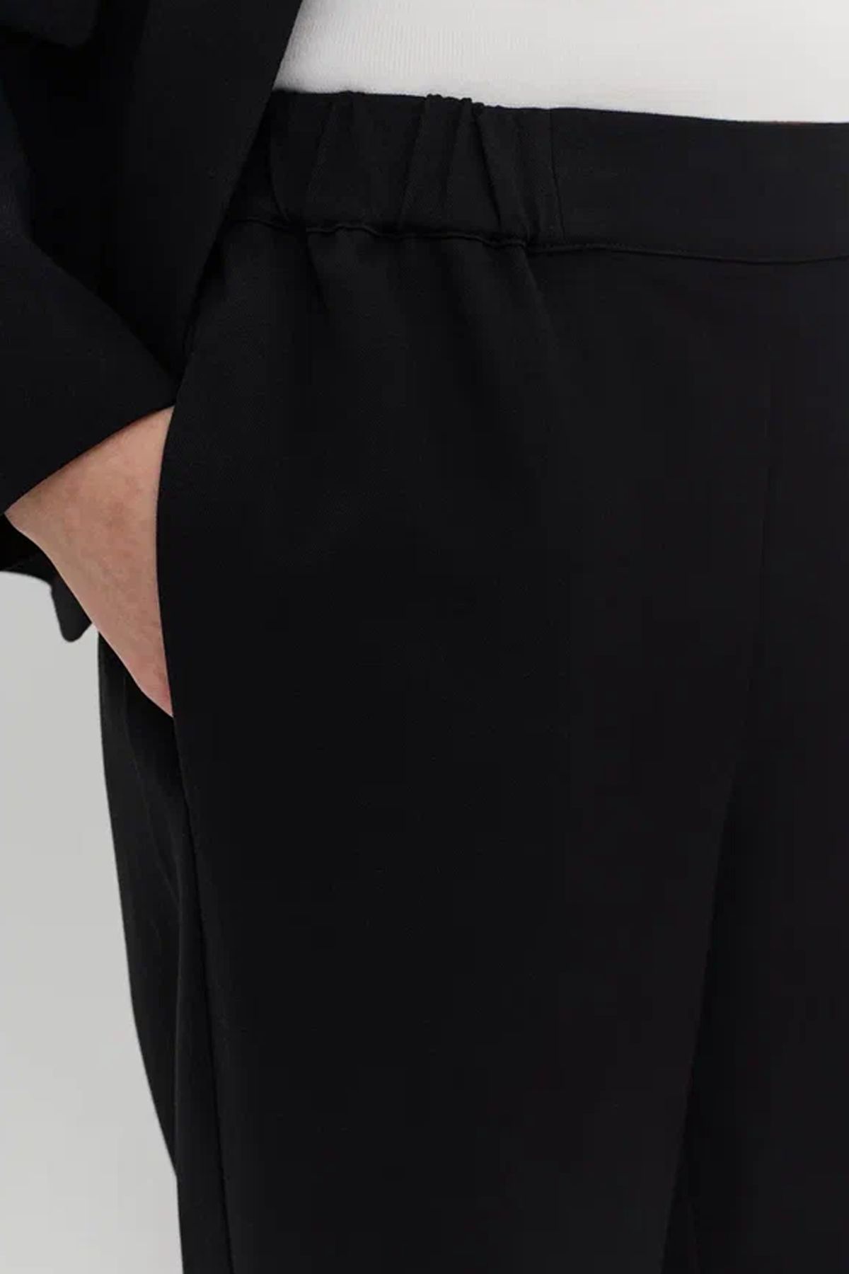 Классические брюки черного цвета, 54р