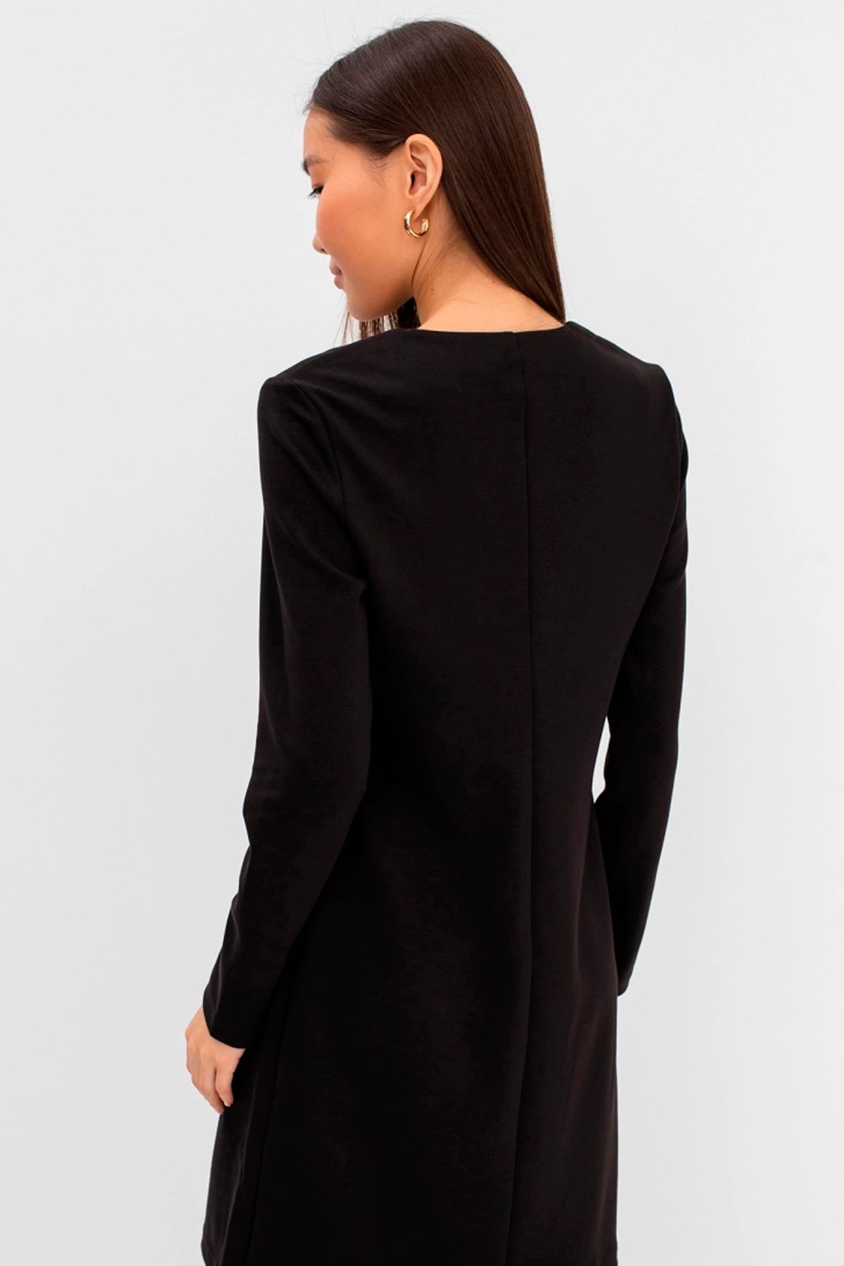 Трикотажное платье  с акцентной бусиной, 42р