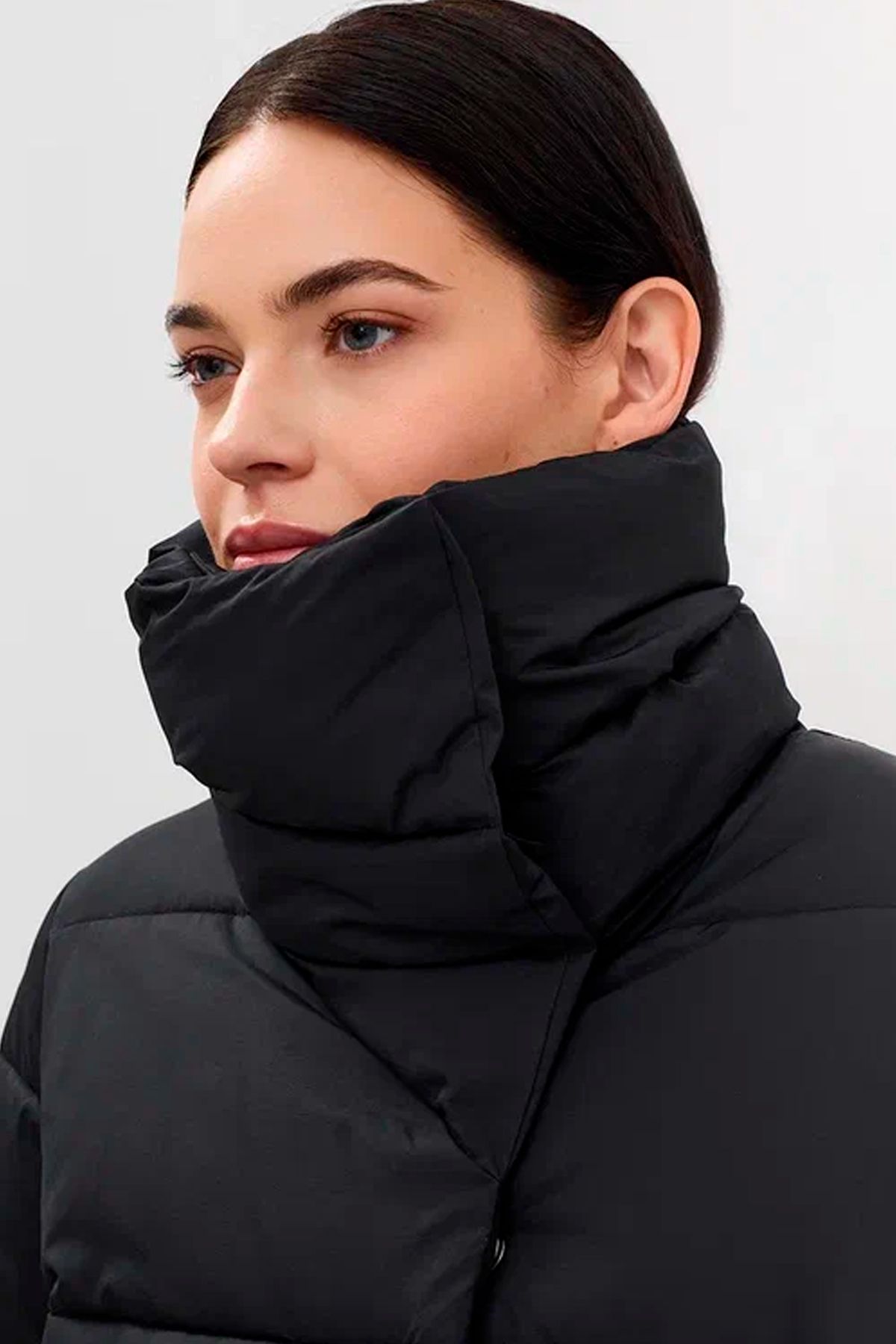 Стеганое укороченное пальто в черном цвете, 44р