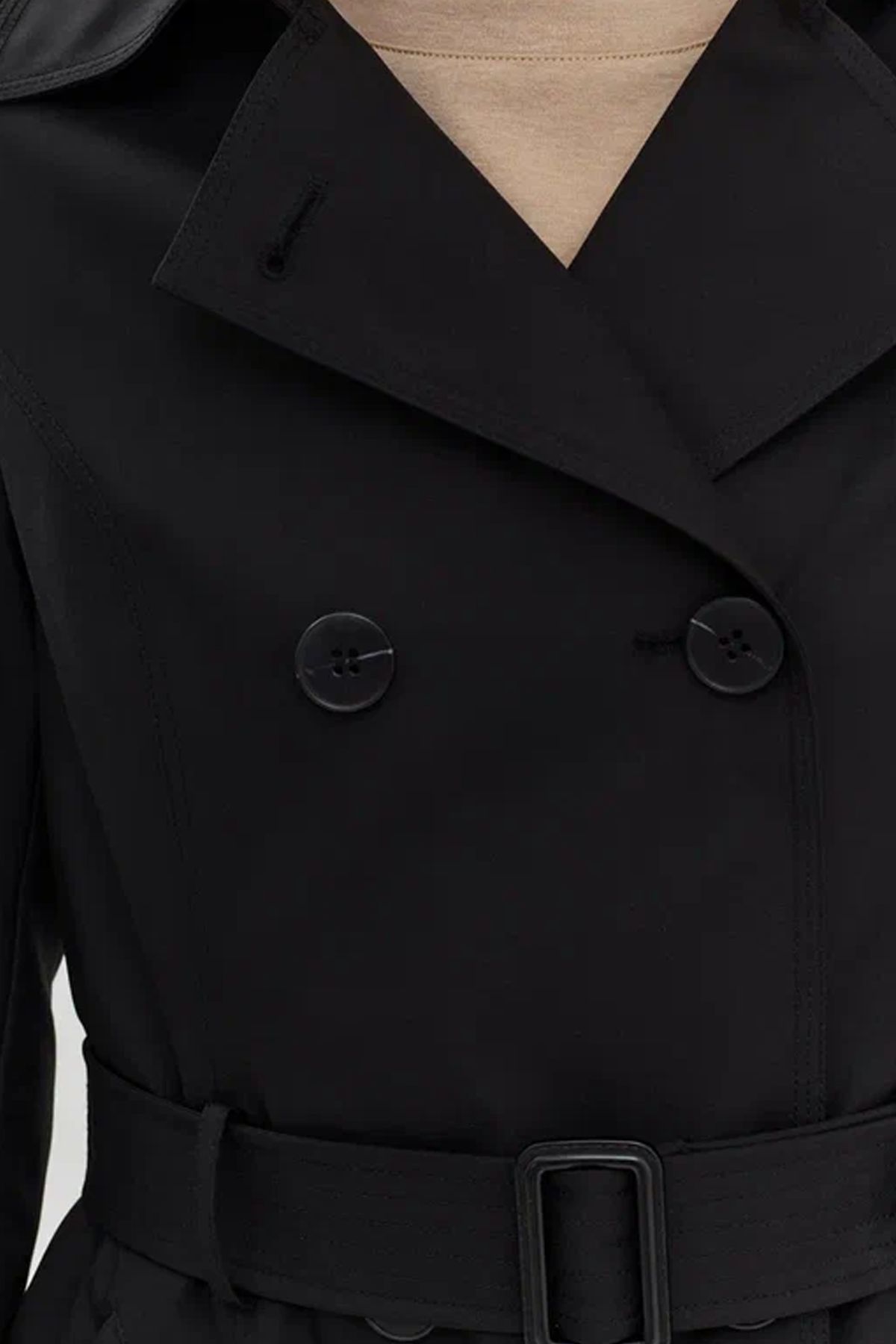 Классический плащ приталенного силуэта в черном цвете, 52р