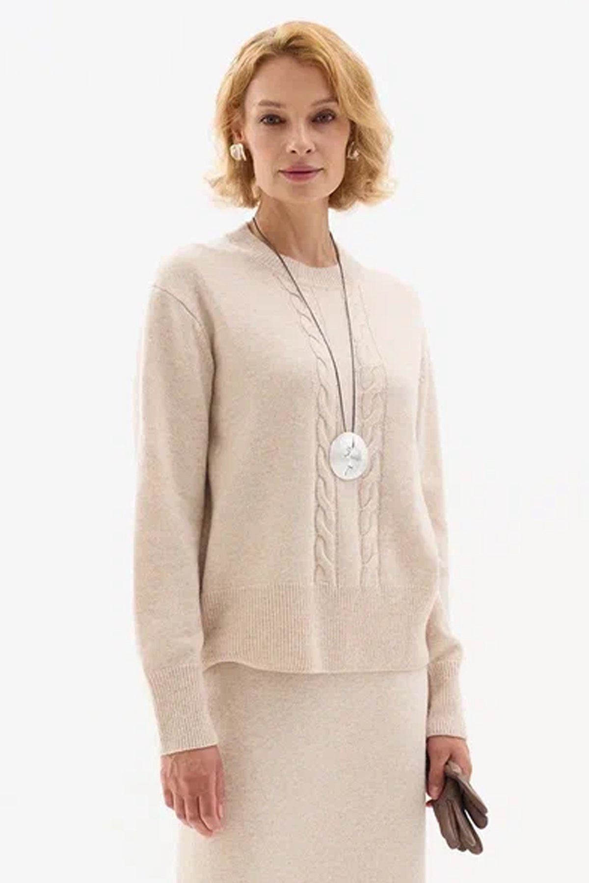 Джемпер с плетеной косой на полочке, 52р