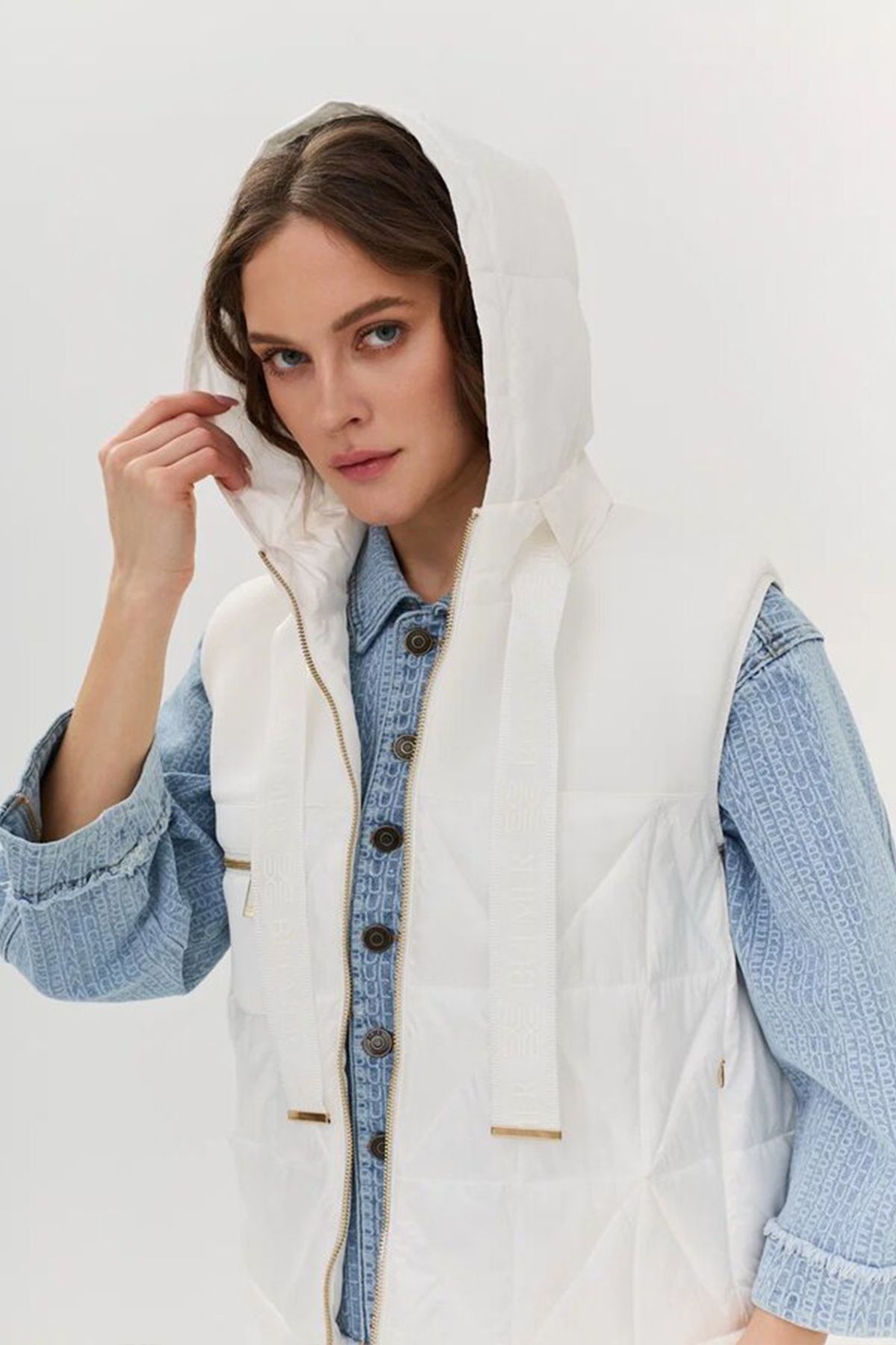 Стеганый жилет с капюшоном, 52р