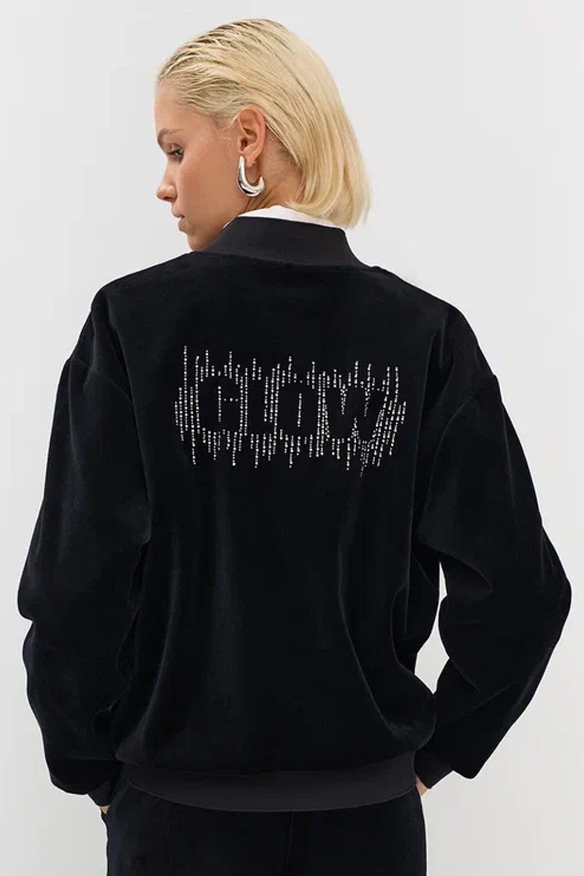 Велюровый жакет-бомбер с аппликацией из серебристых страз в черном цвете, 44р