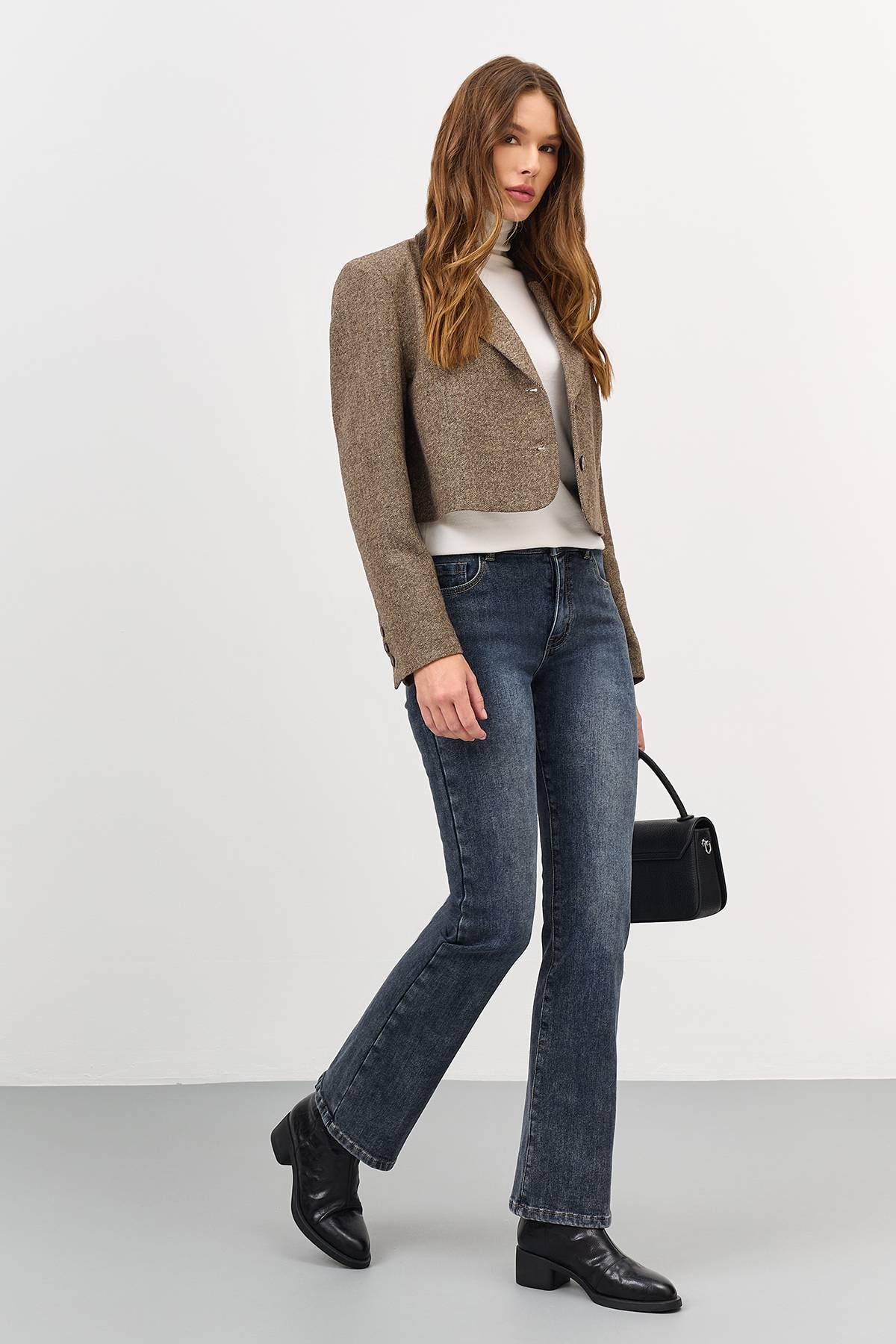 Джинсы прямого кроя со средней посадкой, 52