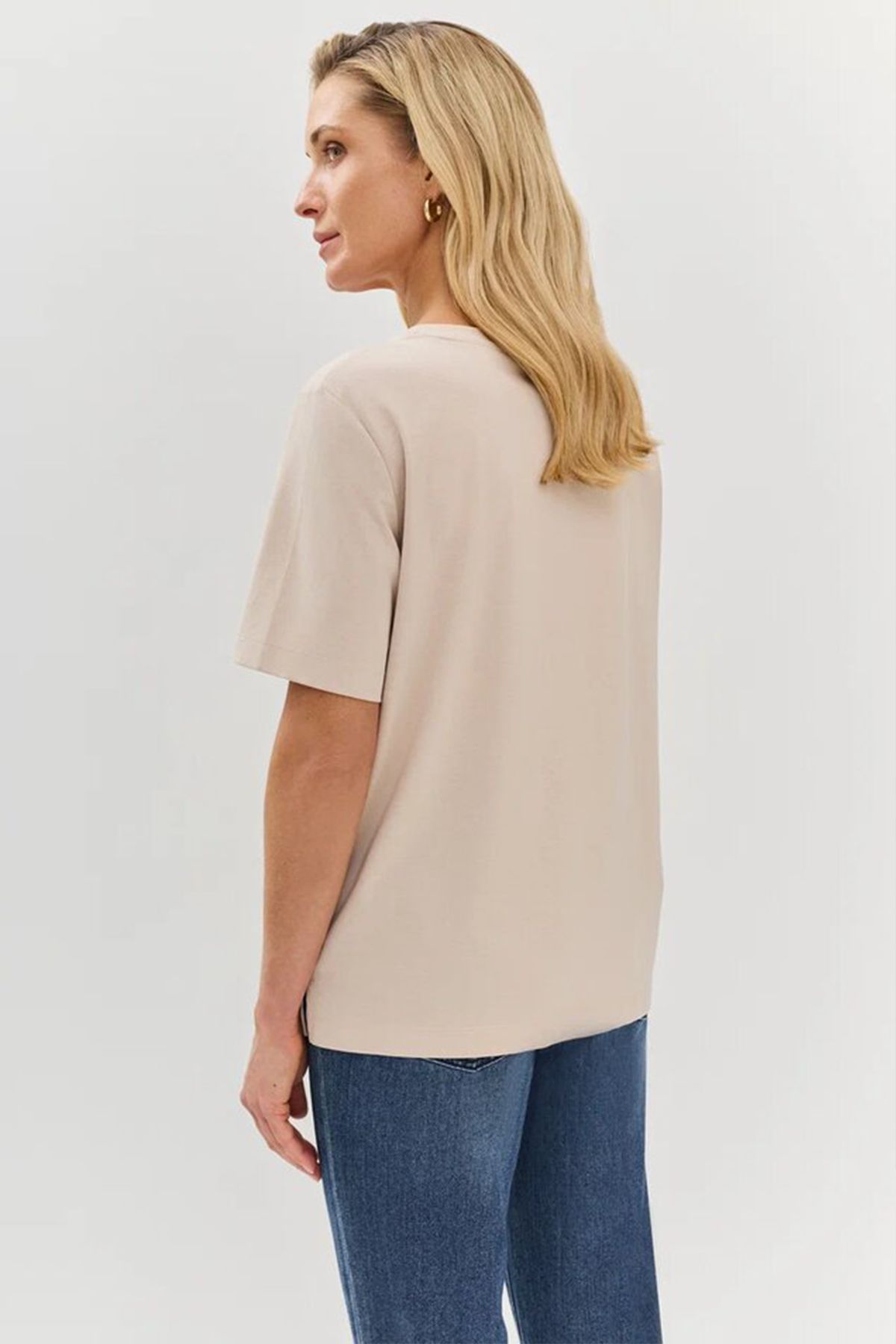 Стильная футболка с принтом из страз, 52р