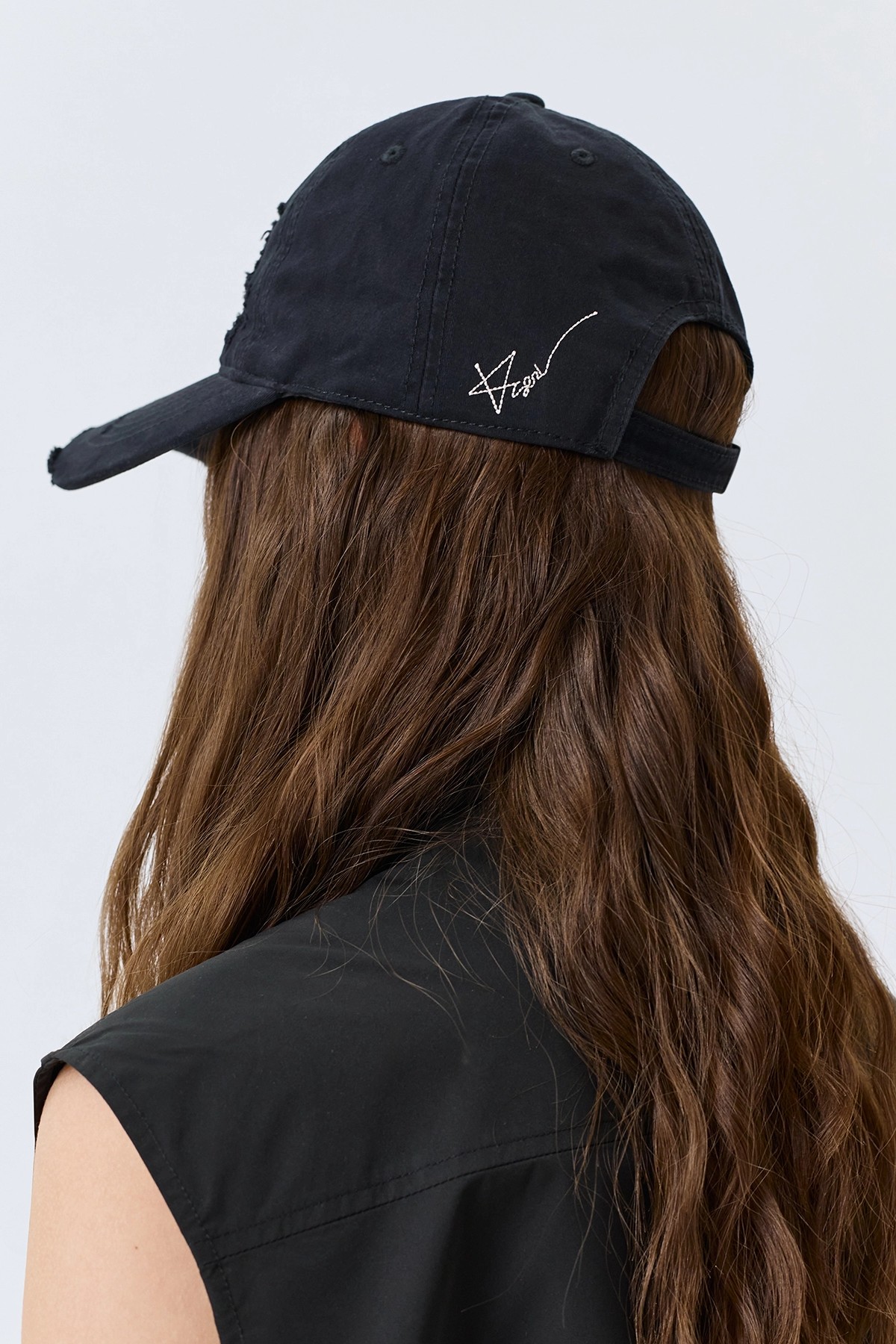 Бейсболка с акцентными дестроями, One