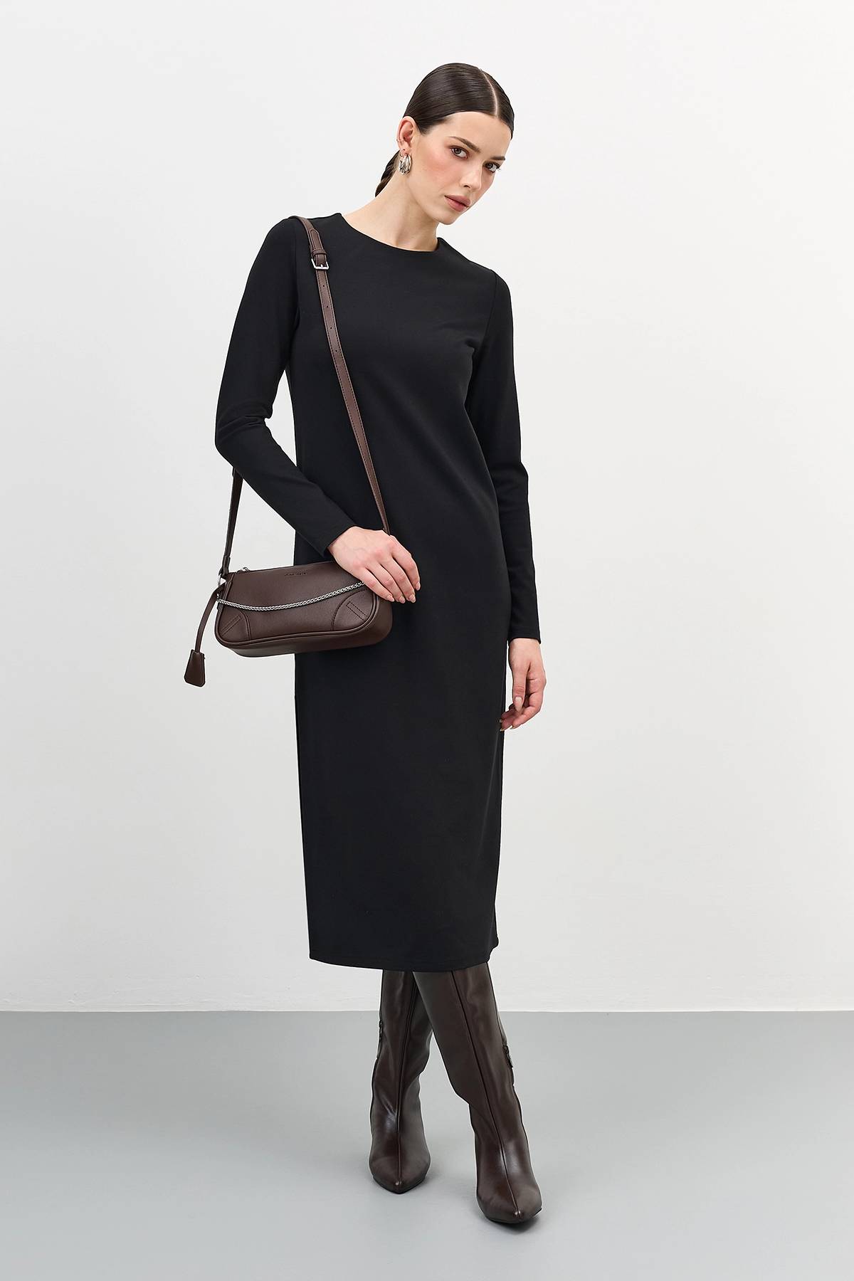 Сумка из искусственной кожи с акцентной цепочкой, One