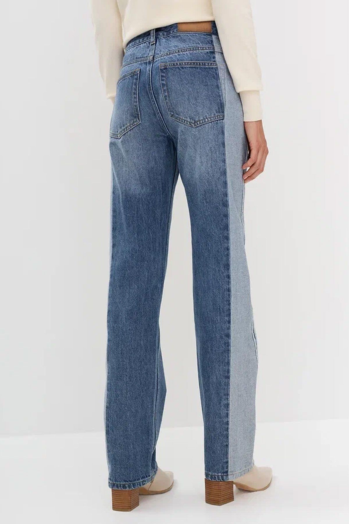 Джинсы с широкими вставками в стиле color block, 40р