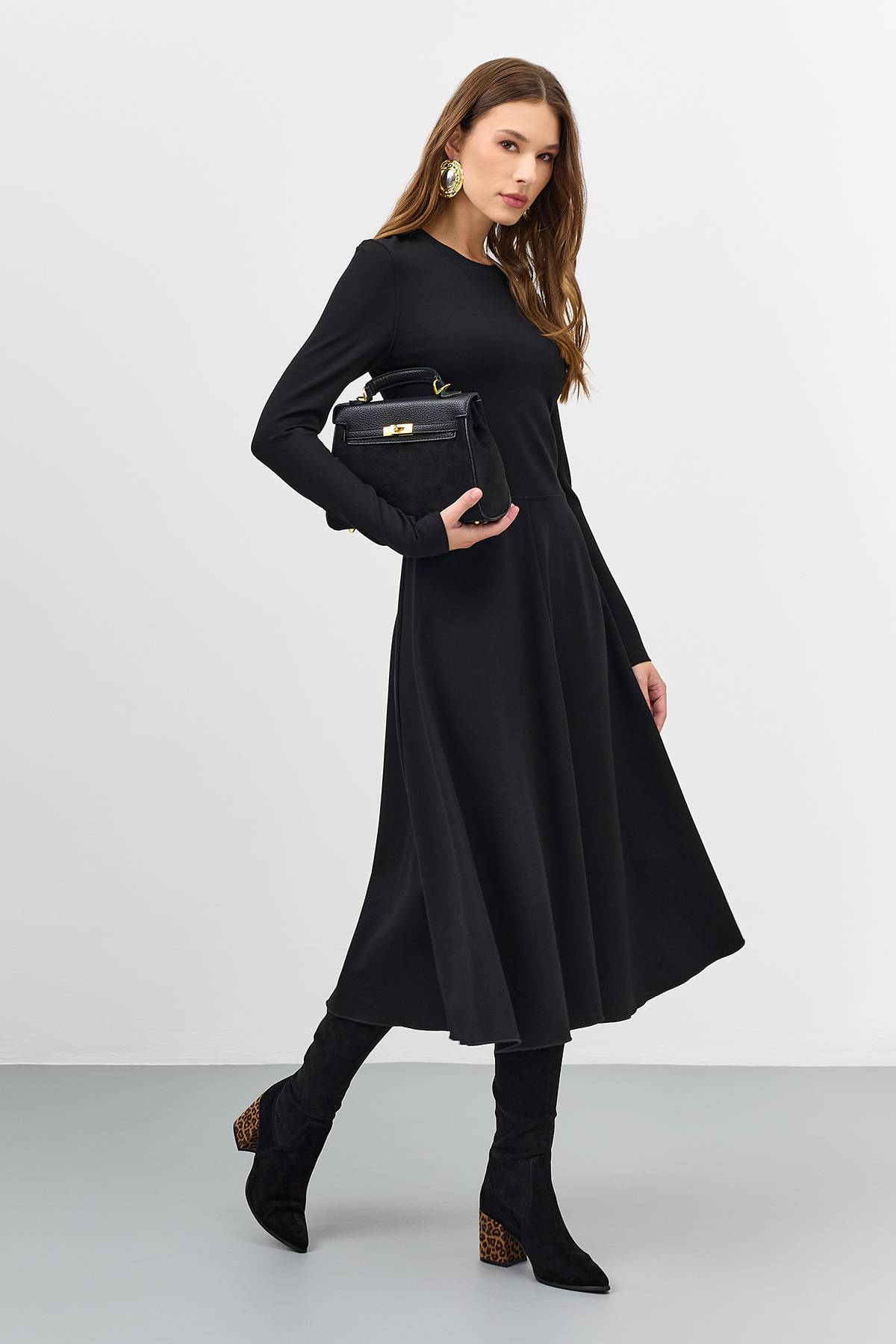 Лимитированная серия приталенное трикотажное платье и ремень, 48