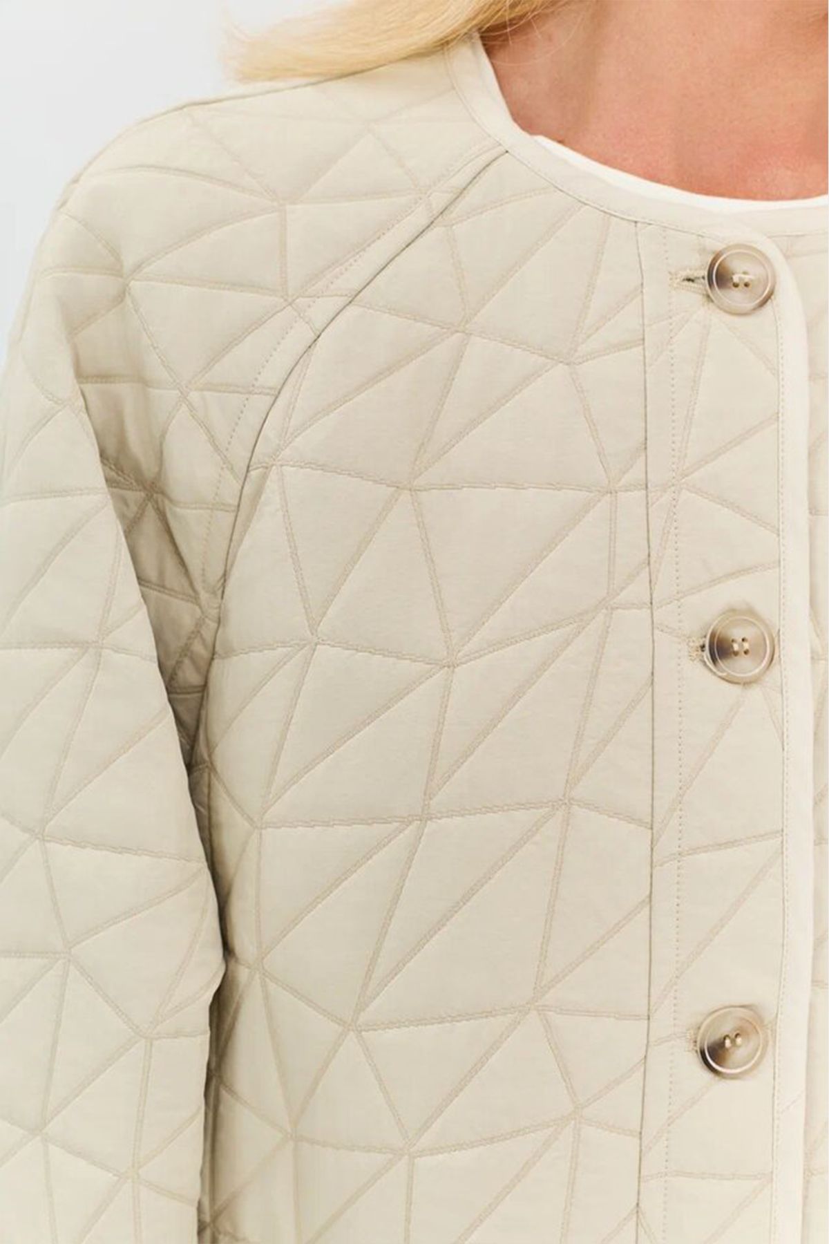 Легкая куртка с фантазийной сквозной стежкой, 52р