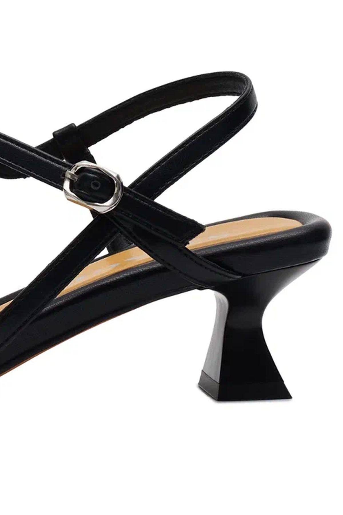 Кожаные босоножки с анималистичным принтом, 36р