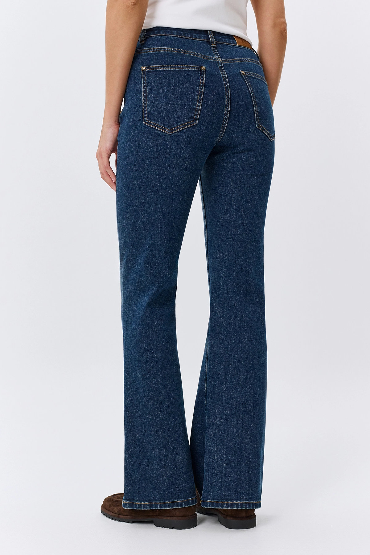 Джинсы Bootcut с акцентной варкой, 46