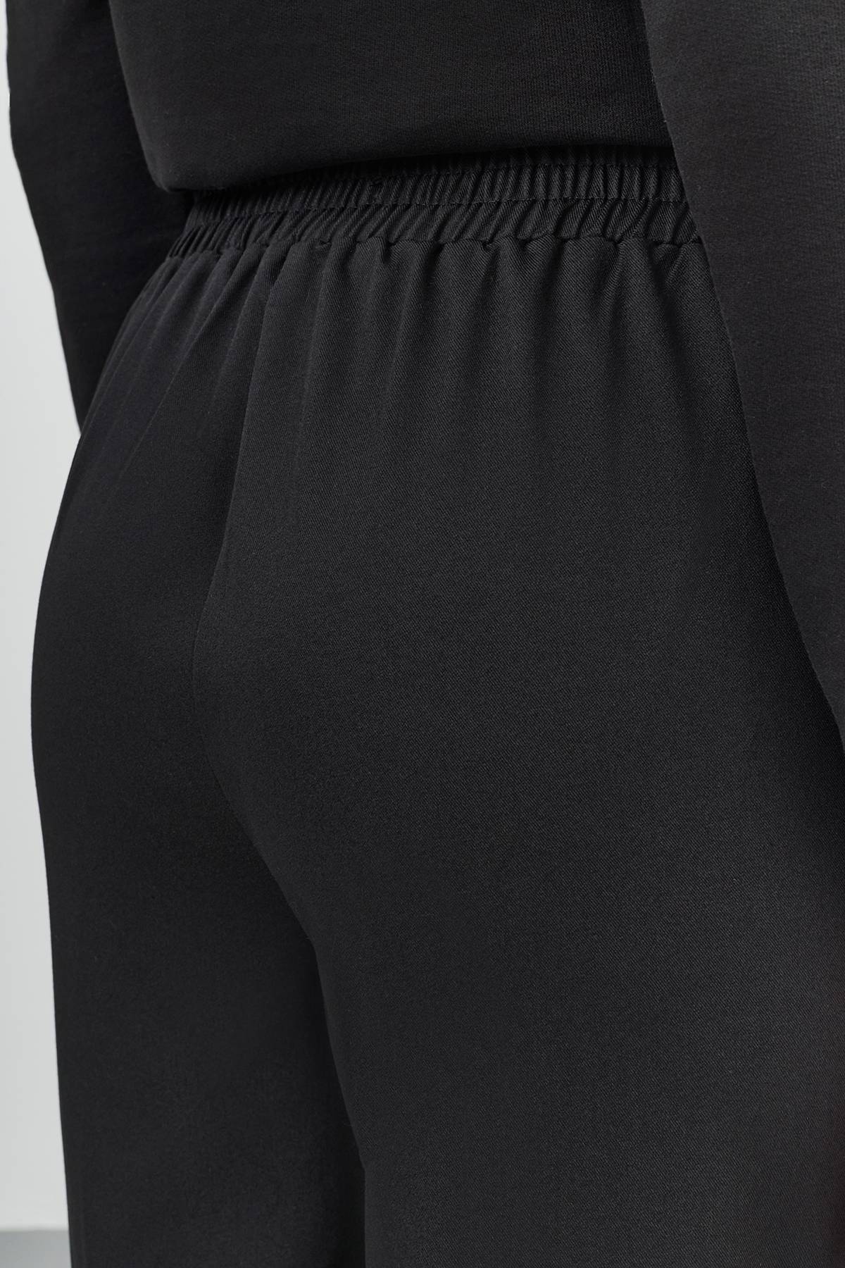 Черные брюки с карманами, 42