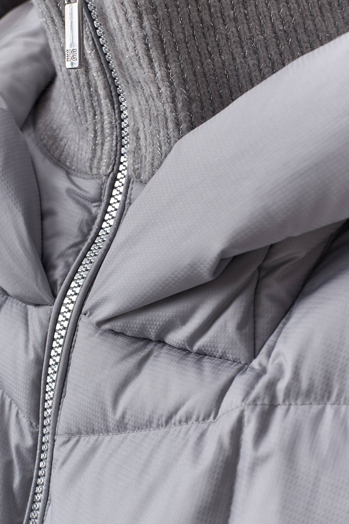 Лимитированная серия объемный пуховик с фигурной стежкой с палантином, 40