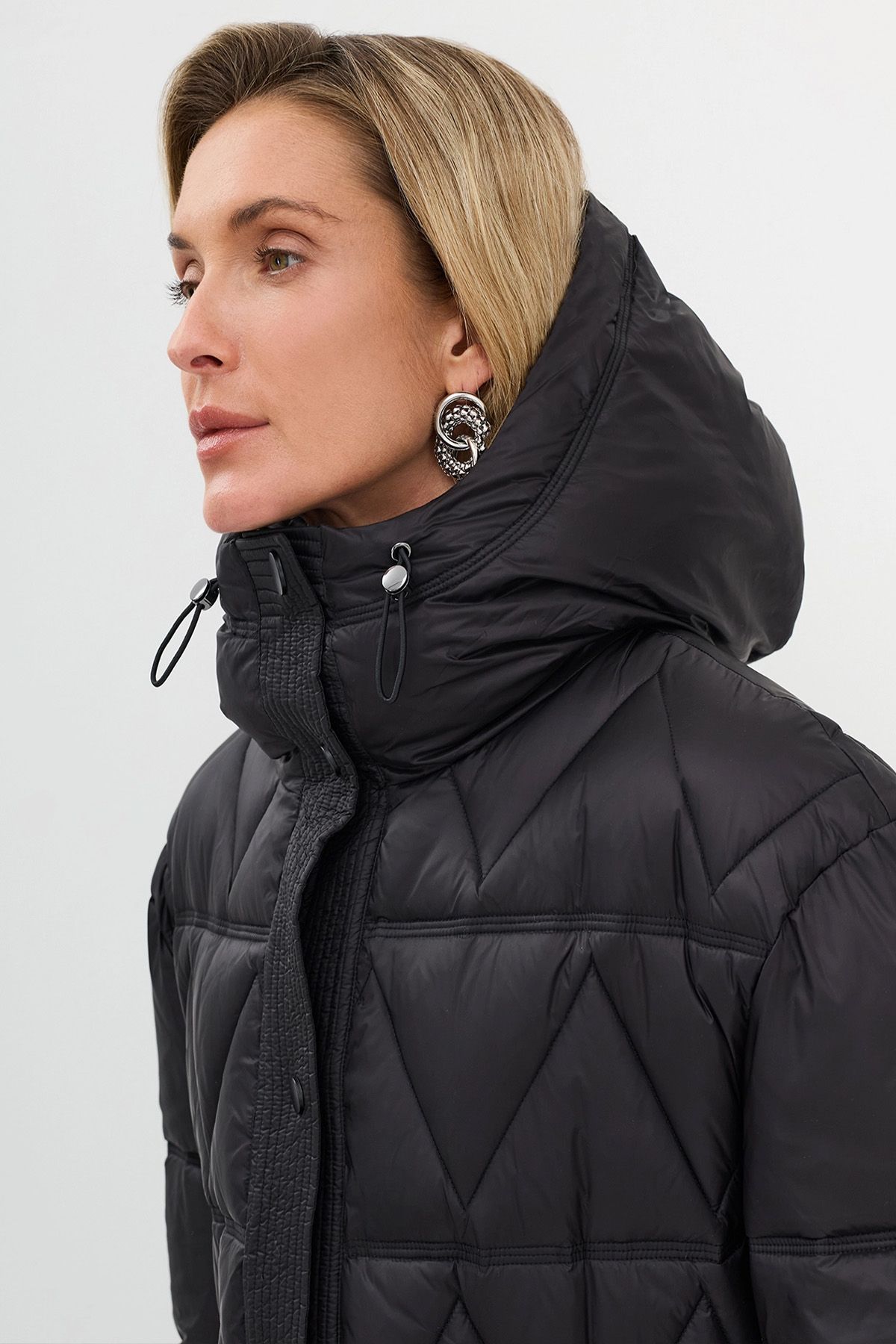 Удлиненное пальто с фигурной стежкой в черном цвете, 50р