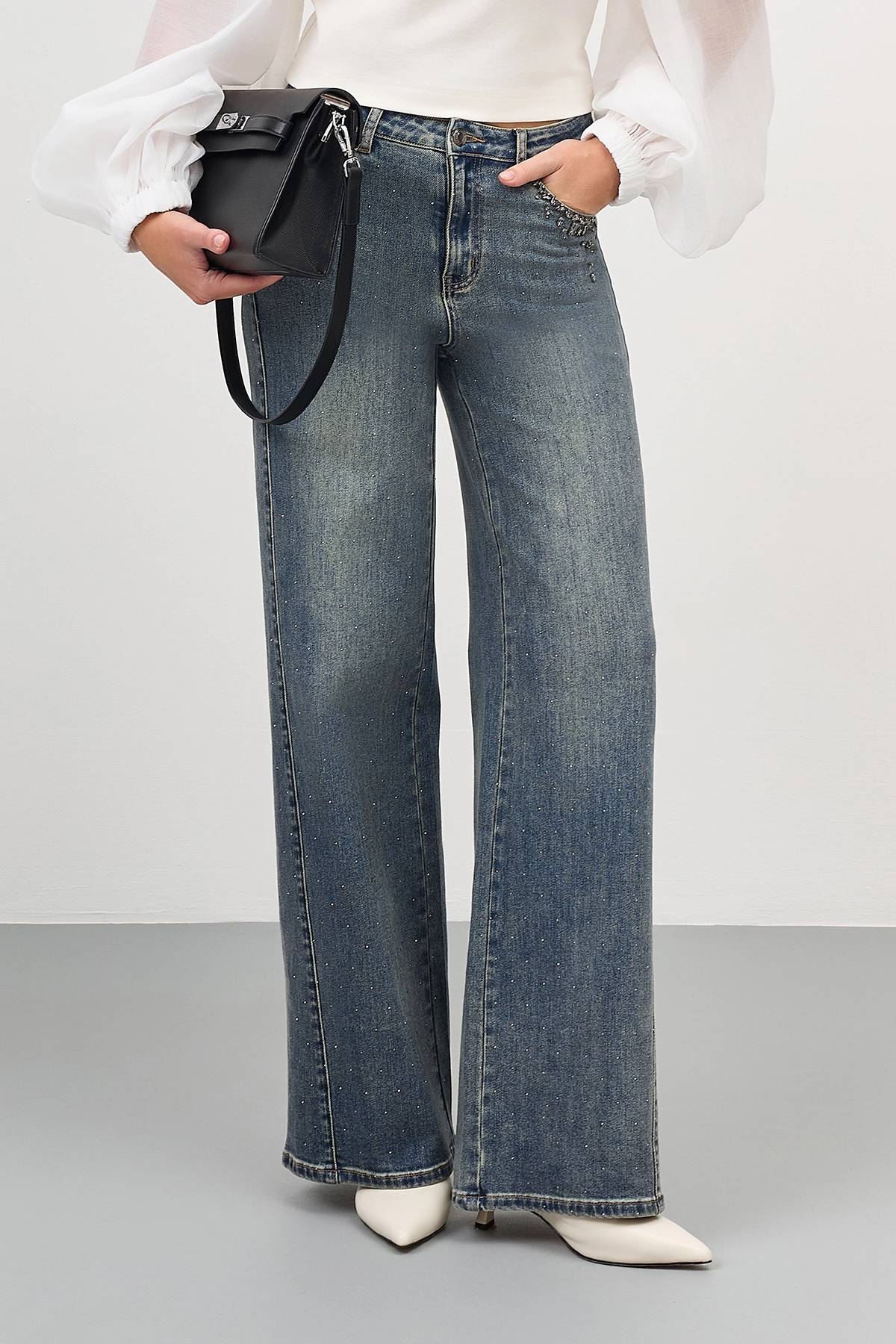 Джинсы с декором из мерцающих страз, 40