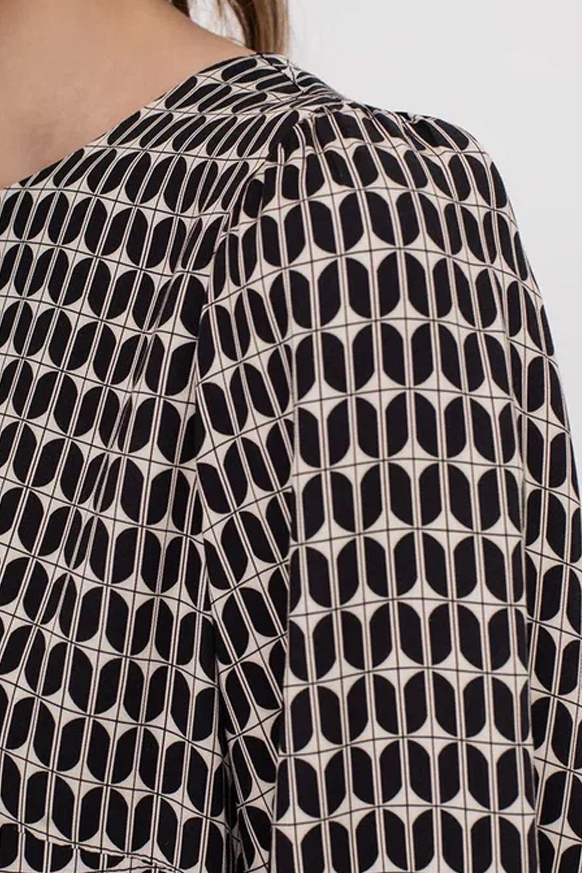 Платье с геометрическим принтом, 40р