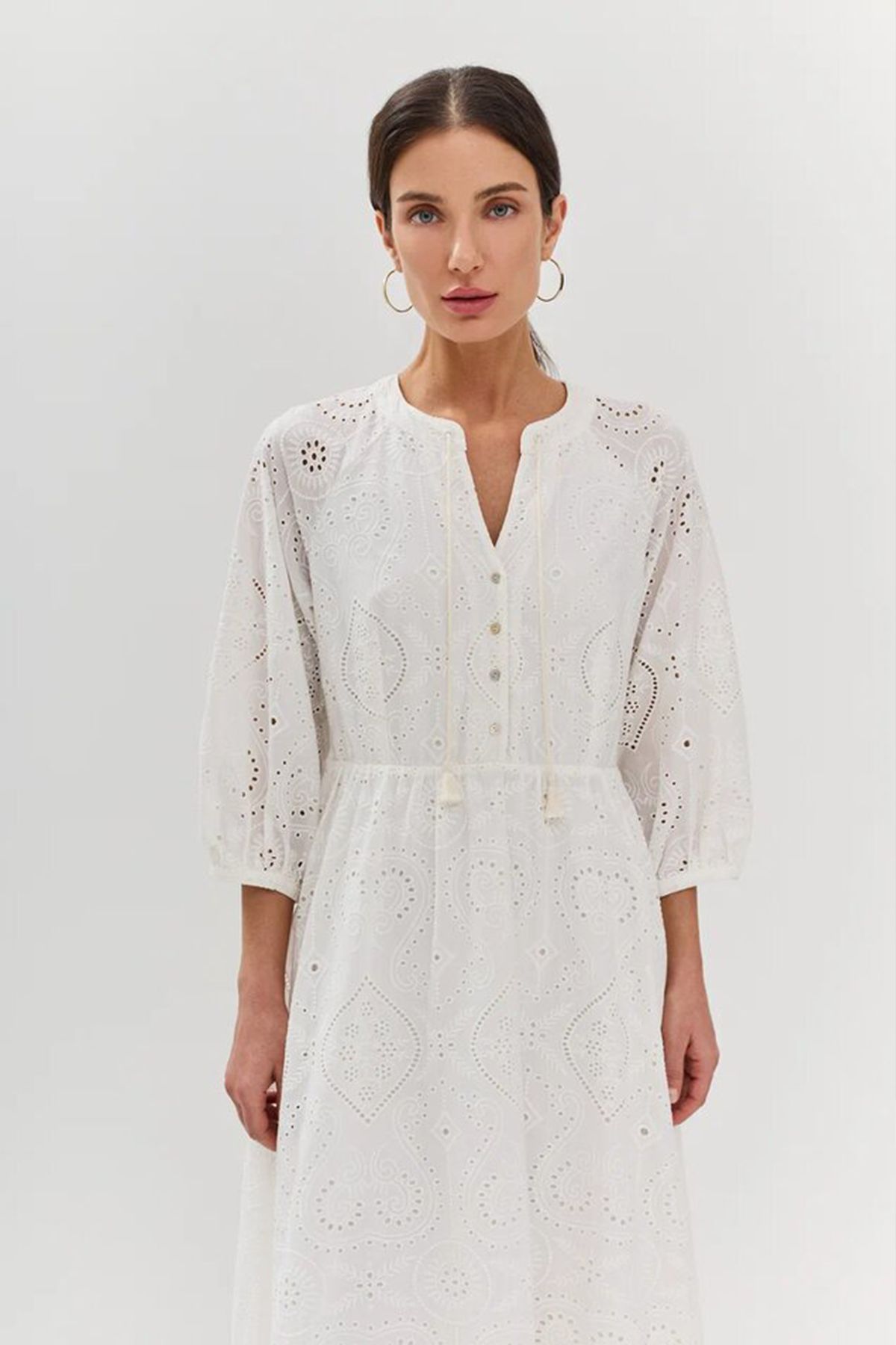 Белое платье из шитья, 50р