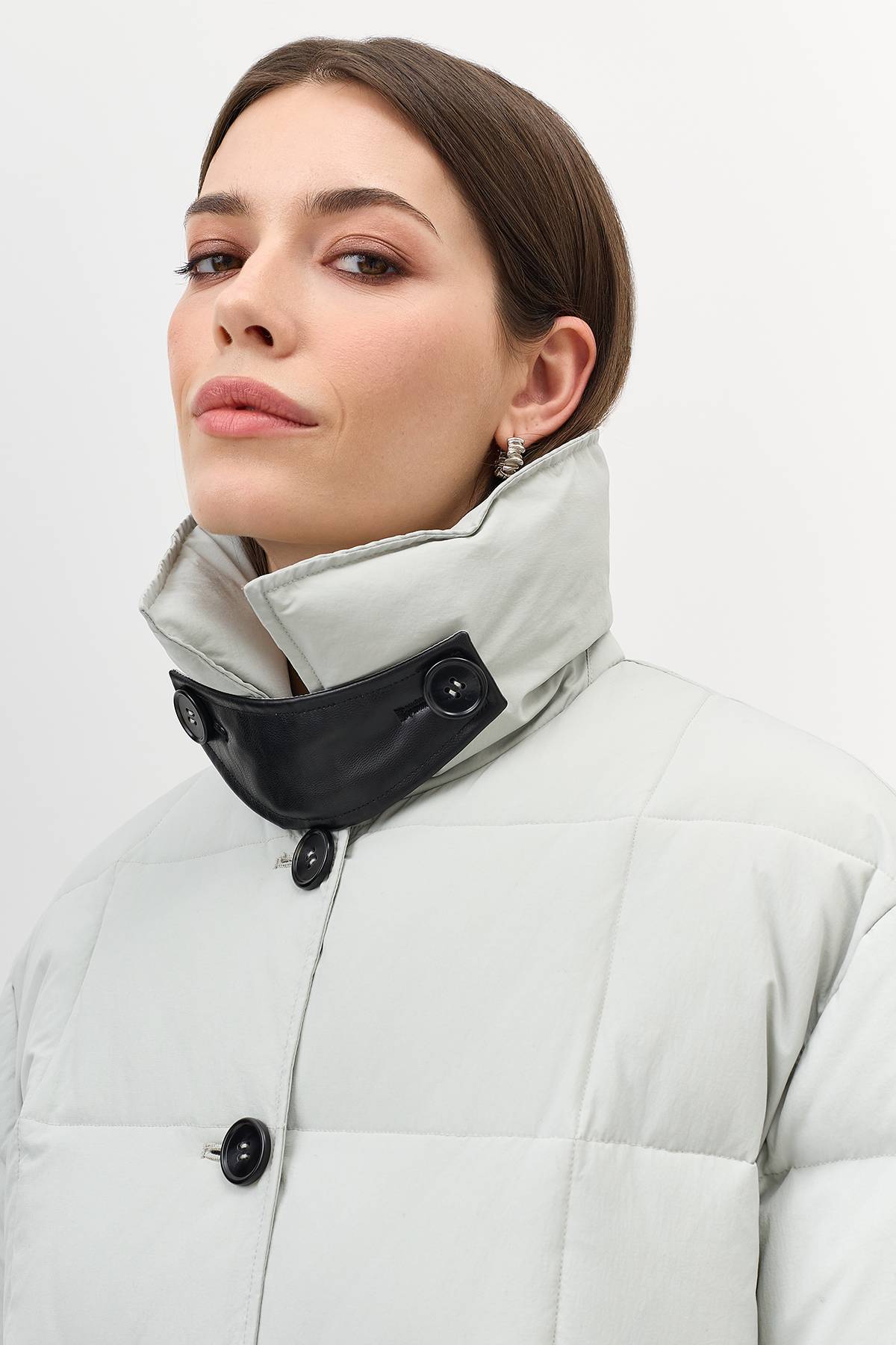 Лимитированная серия стеганое пальто с контрастной фурнитурой с палантином, 40