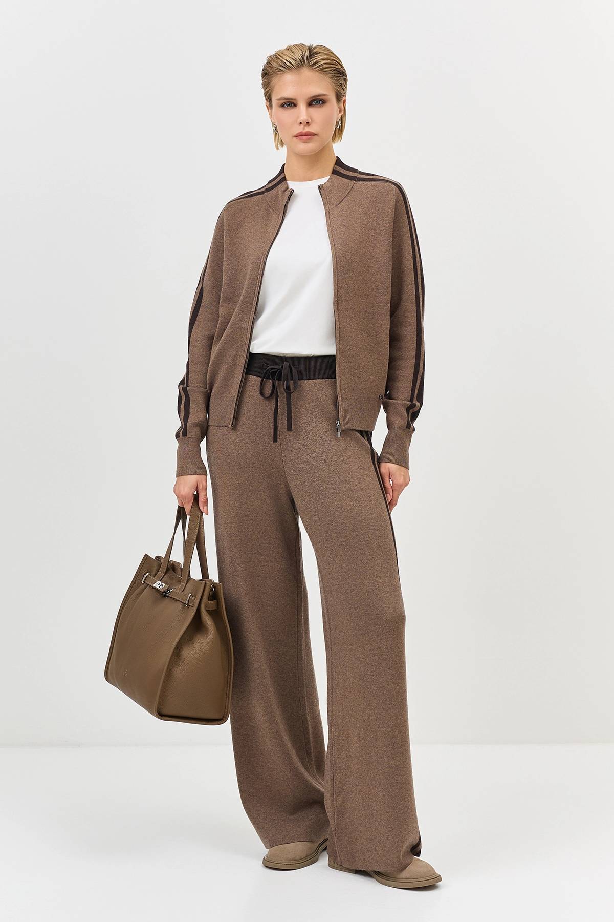 Лимитированная серия свободные брюки с контрастными лампасами и ремень, 34