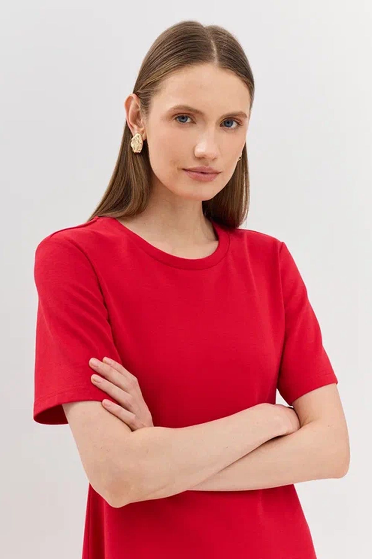 Элегантное платье с коротким рукавом в красном цвете, 48р