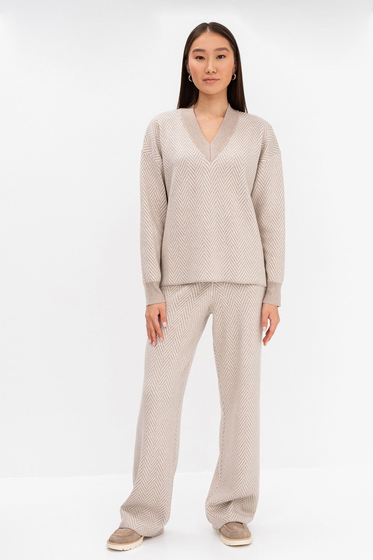 Брюки прямого силуэта с карманами. 42р