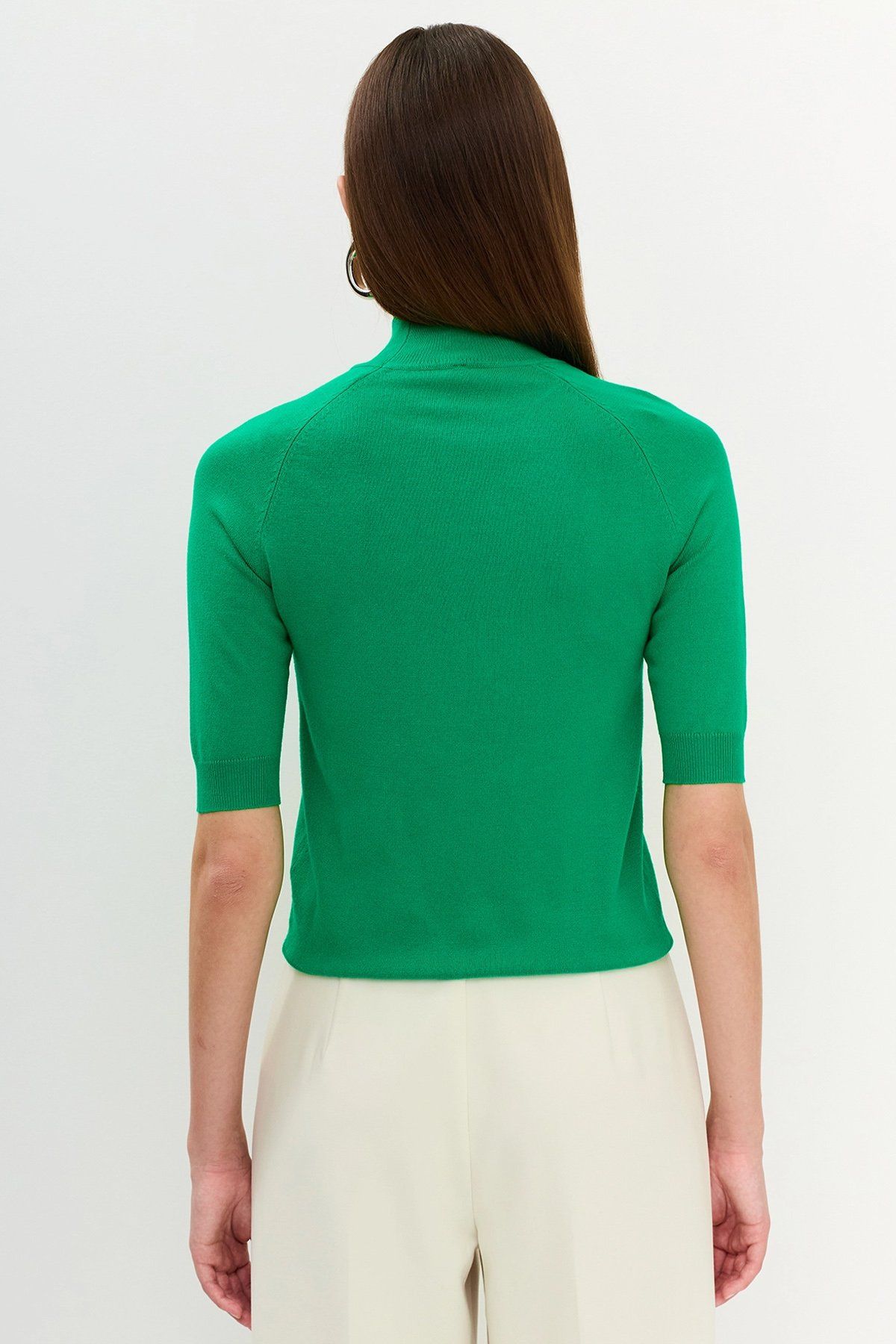 Базовый трикотажный джемпер с воротником-стойкой 53703/5, 40р