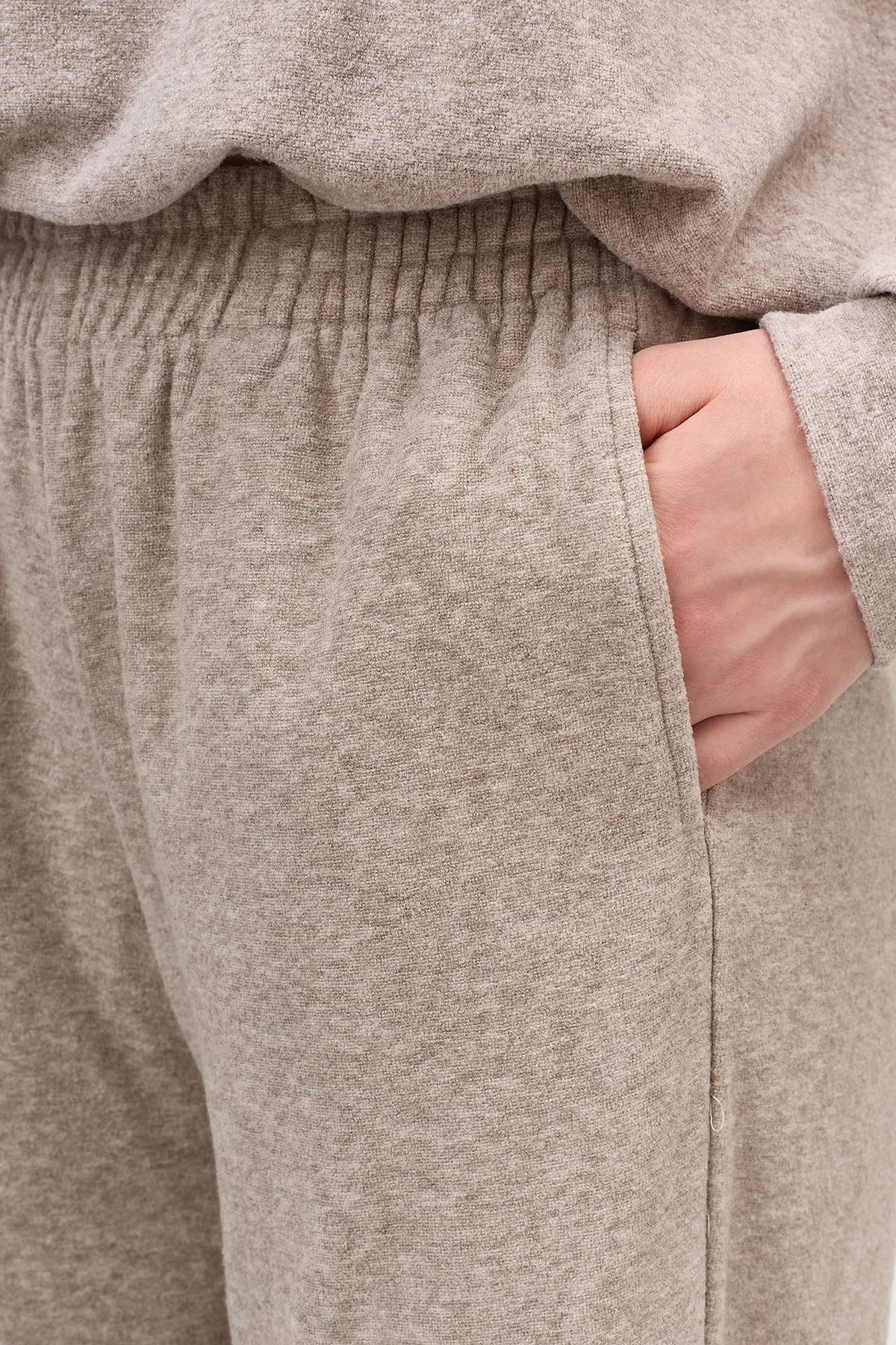 Брюки из фактурного трикотажа в цвете какао, 46