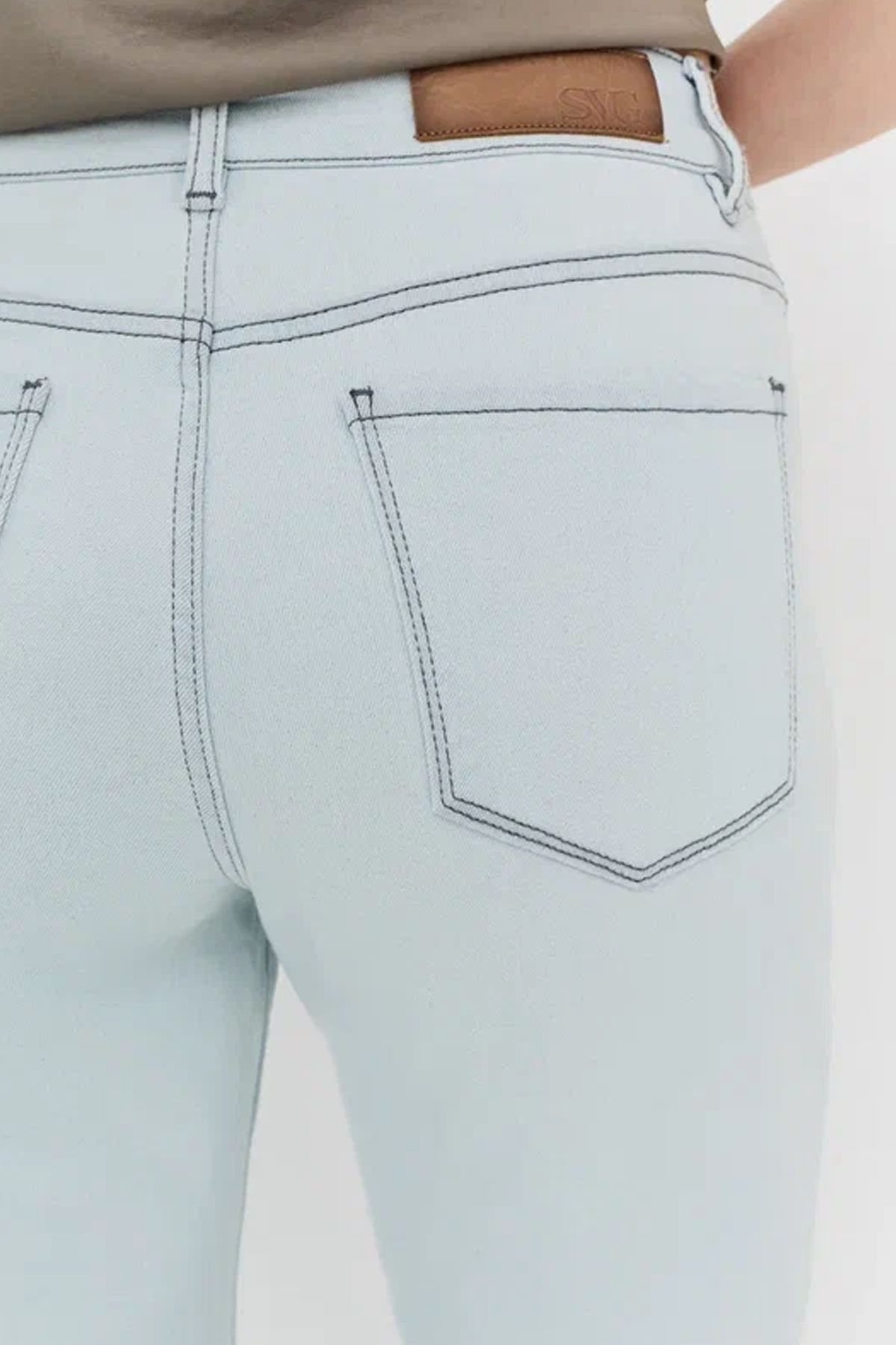 Светлые джинсы прямого силуэта, 42р