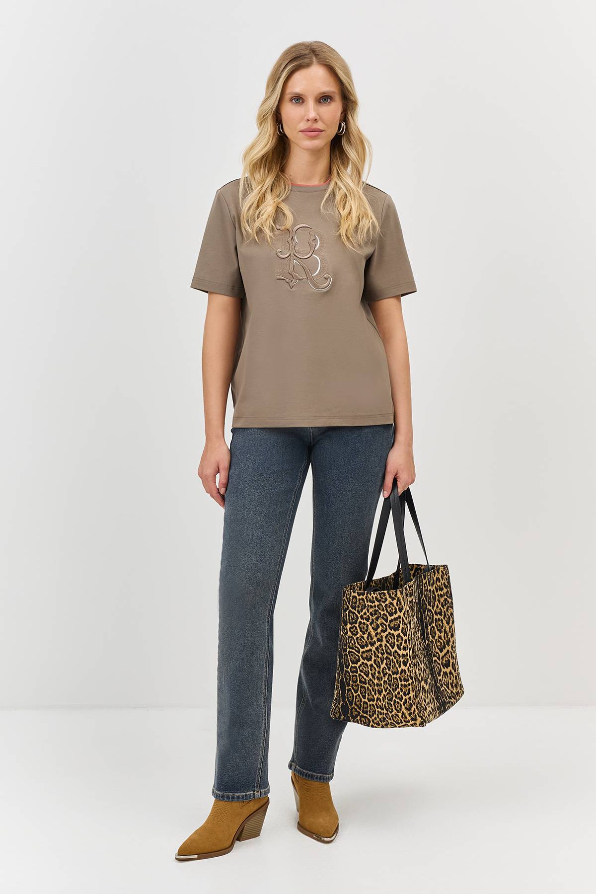 Прямые джинсы с декоративной вышевкой, 40