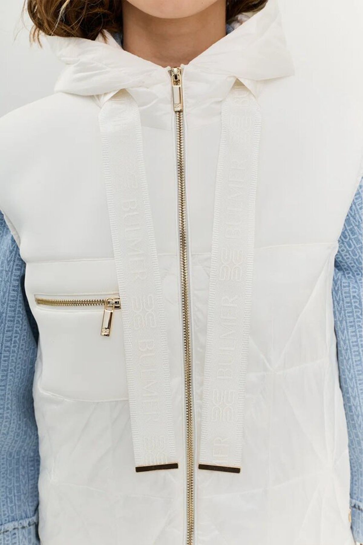 Стеганый жилет с капюшоном, 42р