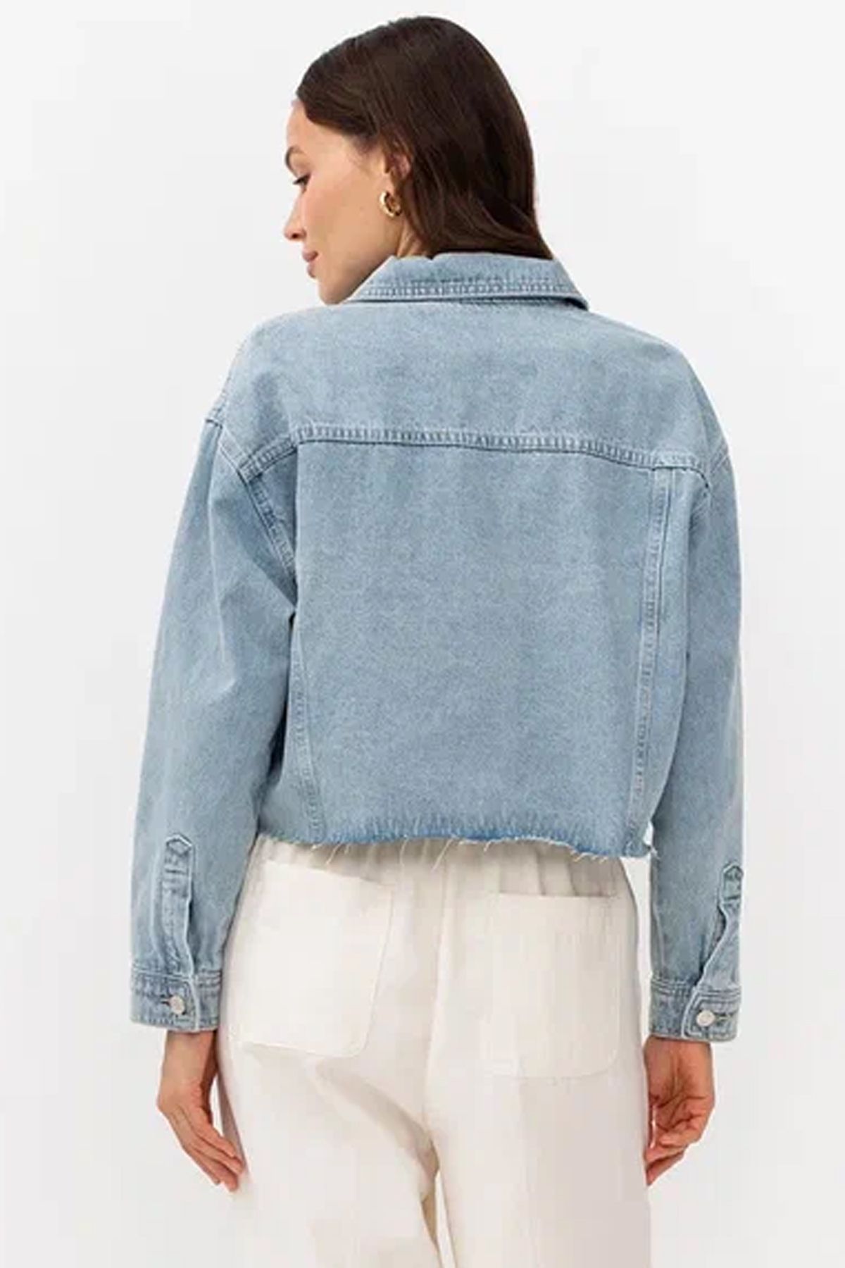 Джинсовый жакет с необработанным нижним краем, 40р