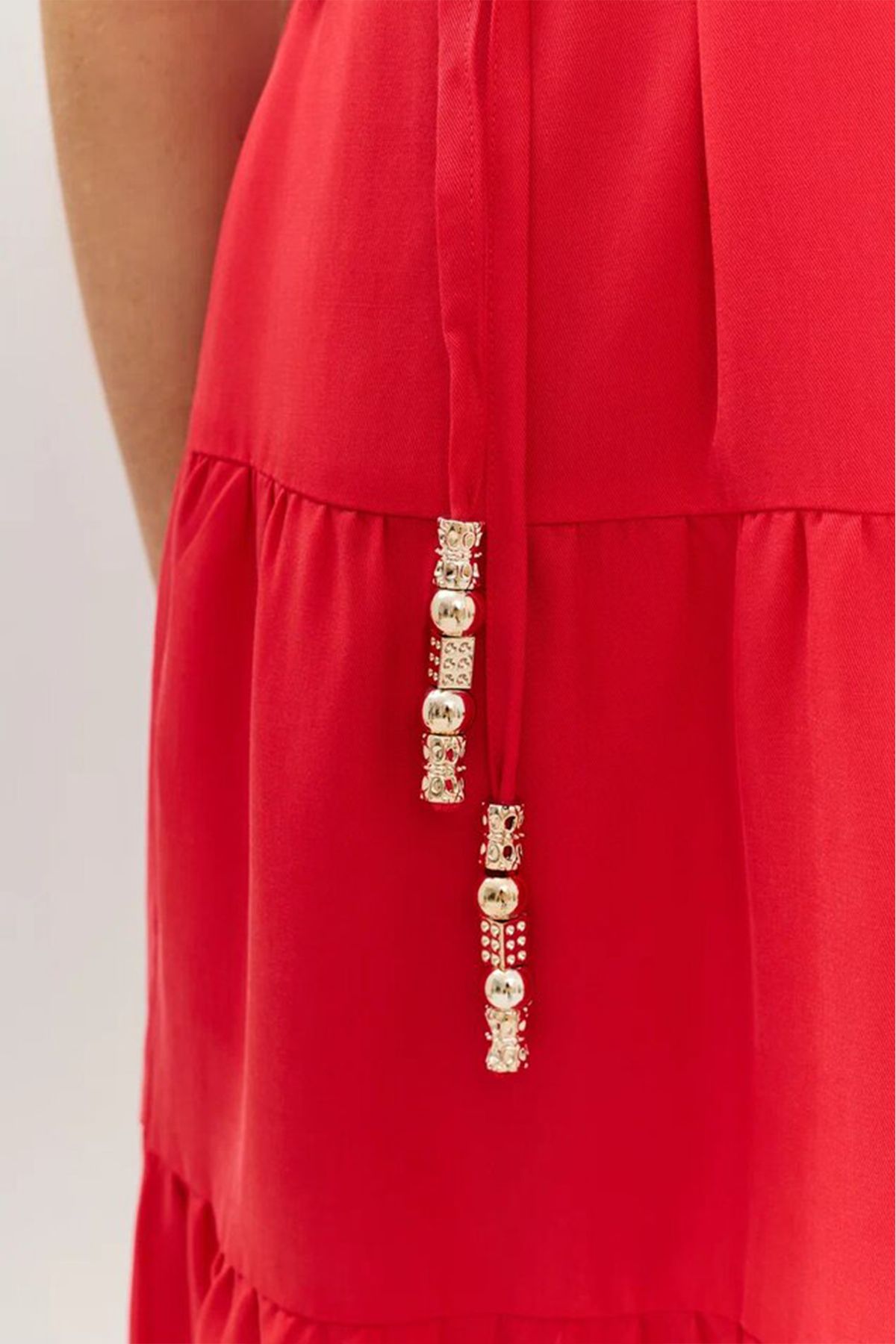 Ярусное платье красного цвета со шнурком на талии, 42р