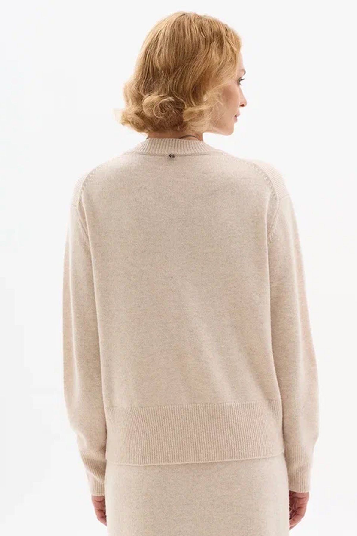 Джемпер с плетеной косой на полочке, 52р