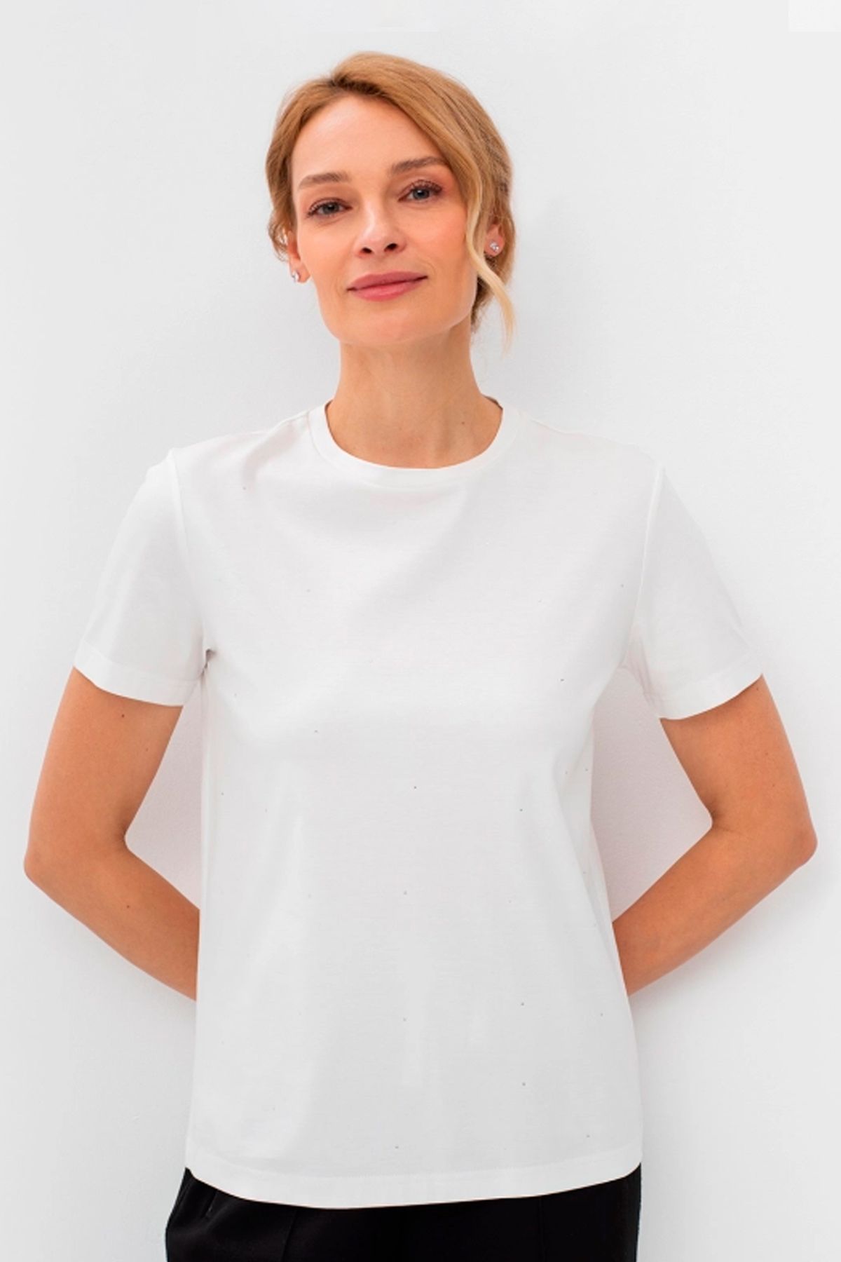 Хлопковая футболка со стразами, 42р