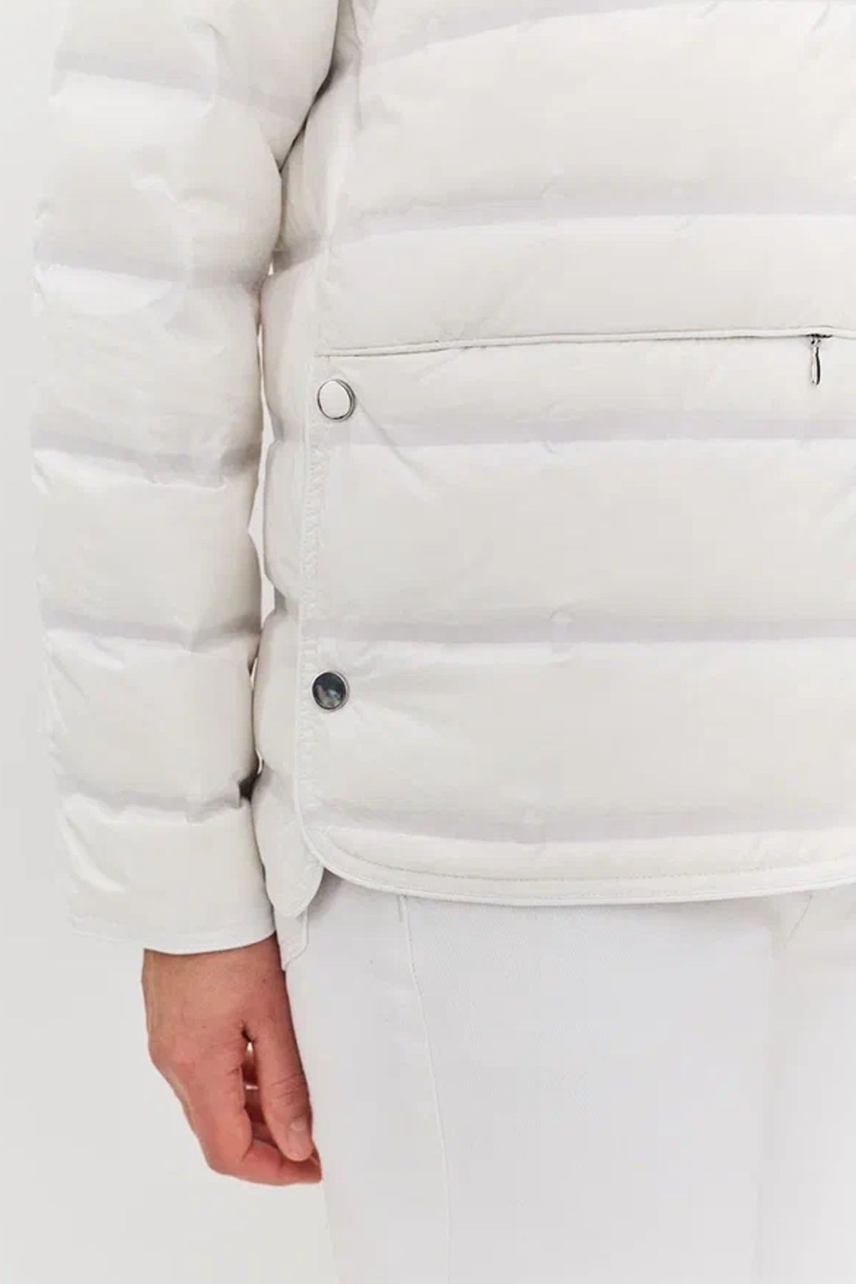 Куртка с контрастной подкладкой прямого силуэта в жемчужном цвете, 42р