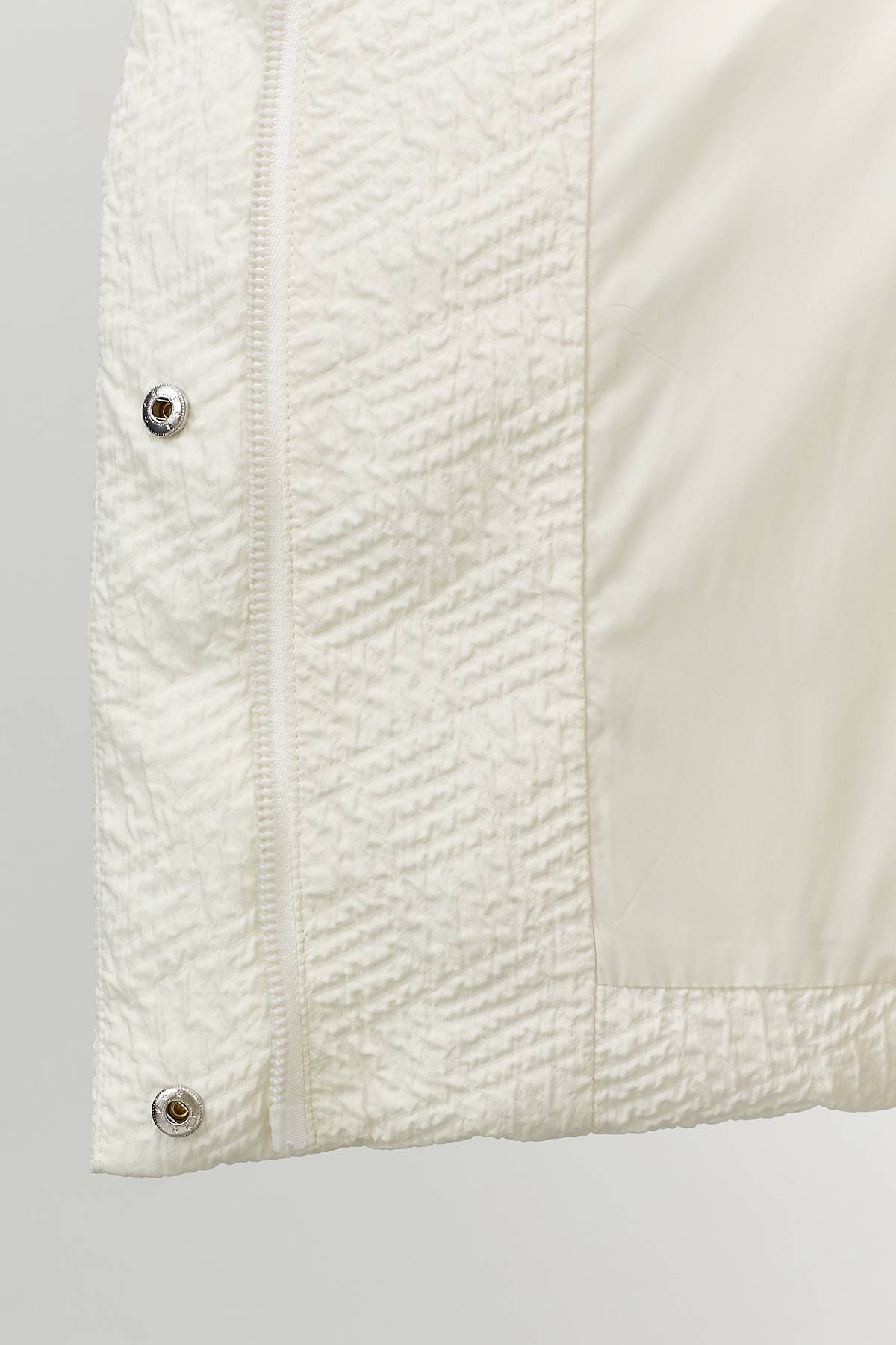 Лимитированная серия объемная куртка из фактурной ткани с палантином, 42