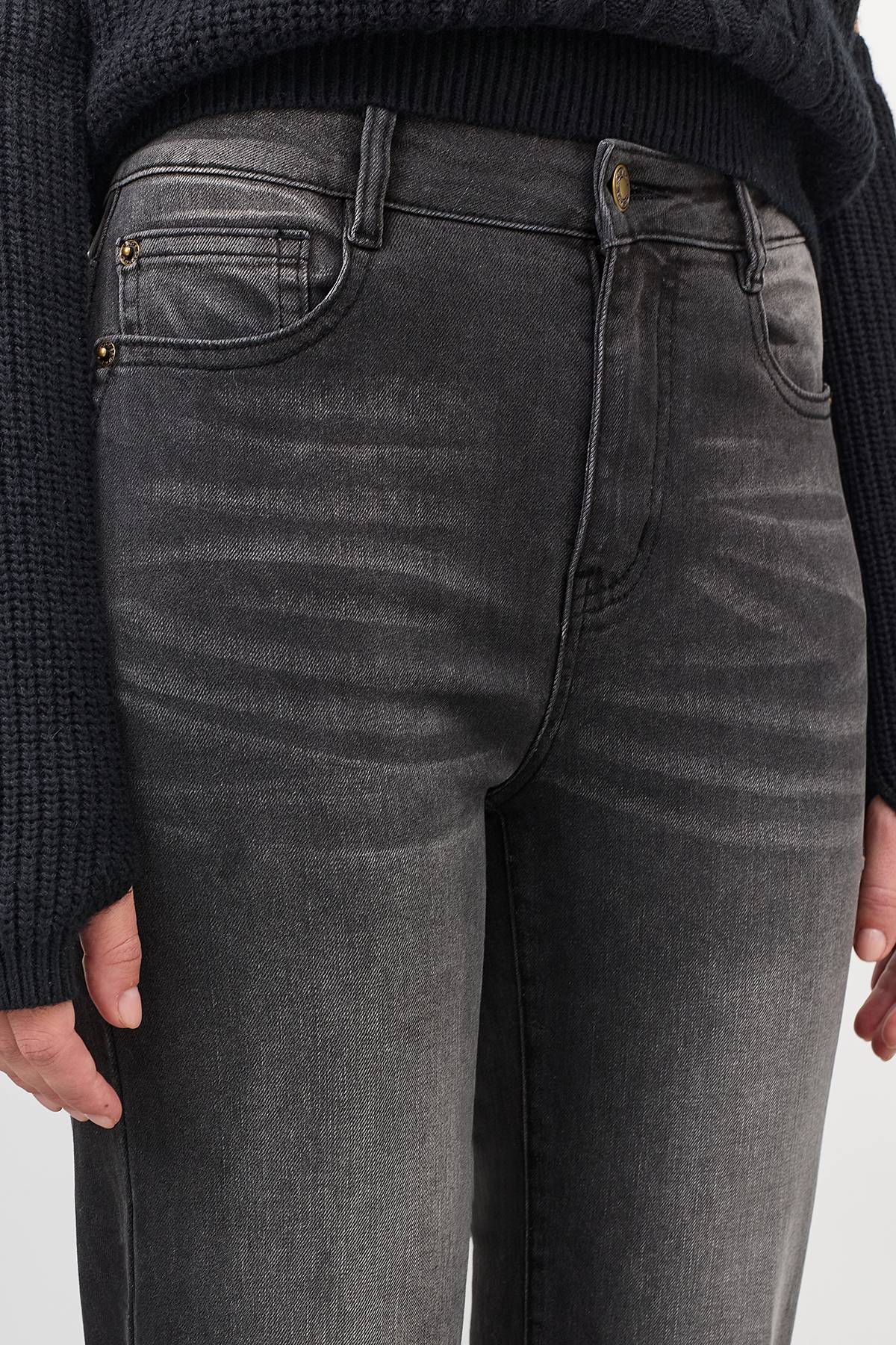 Зауженные джинсы с бахромой, 40