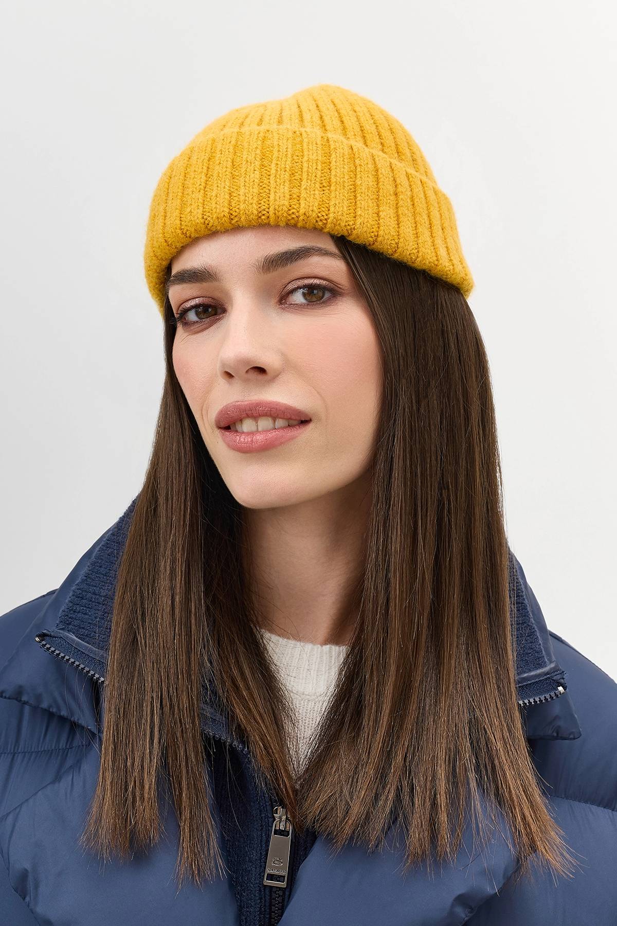 Желая шапка бини в рубчик с ангорой, One