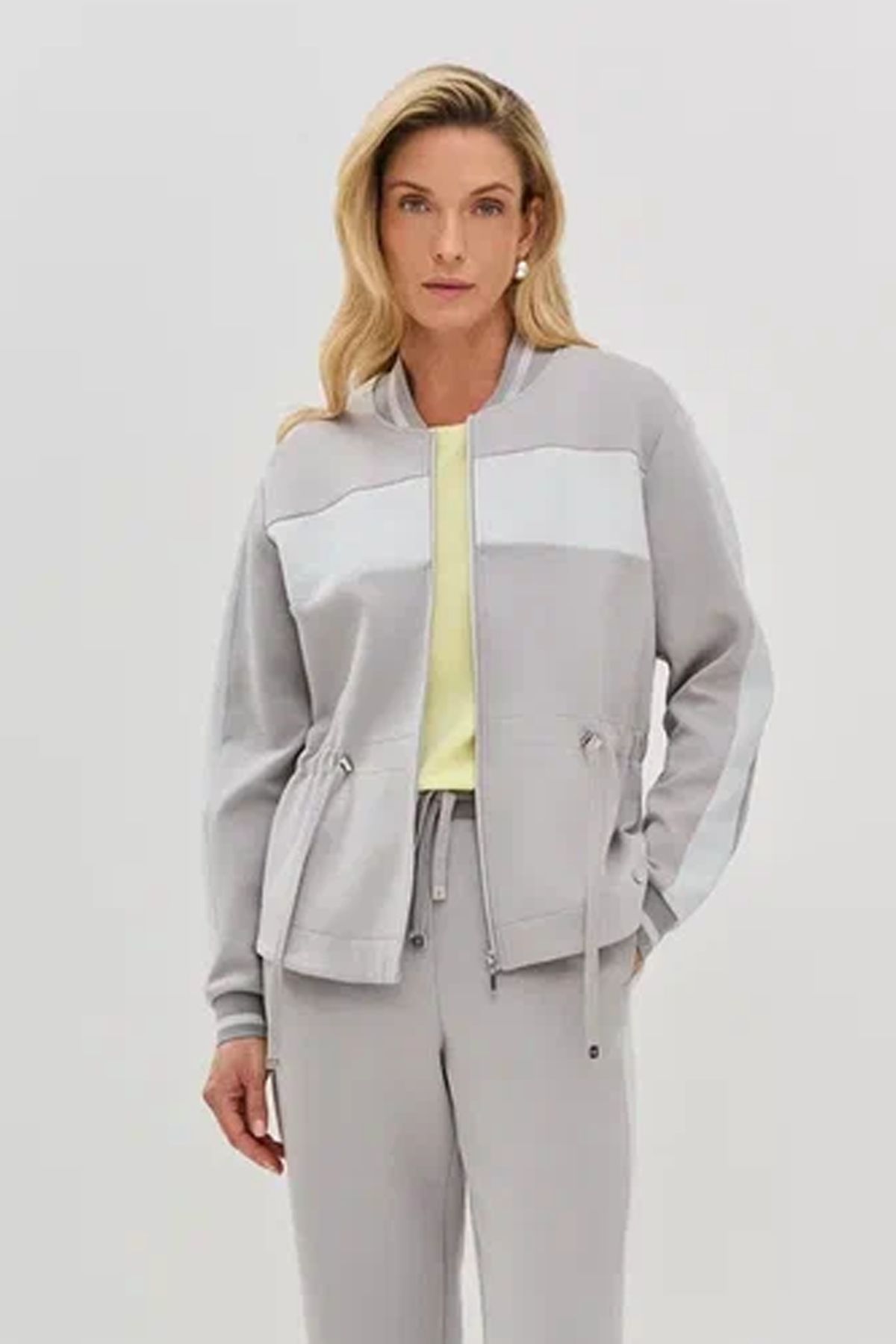 Жакет-бомбер с кулисой на талии, 52р