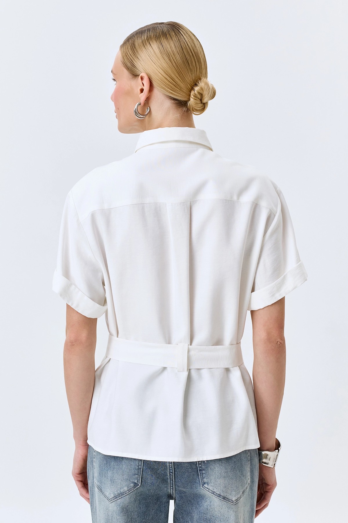 Классическая блузка с поясом, 52