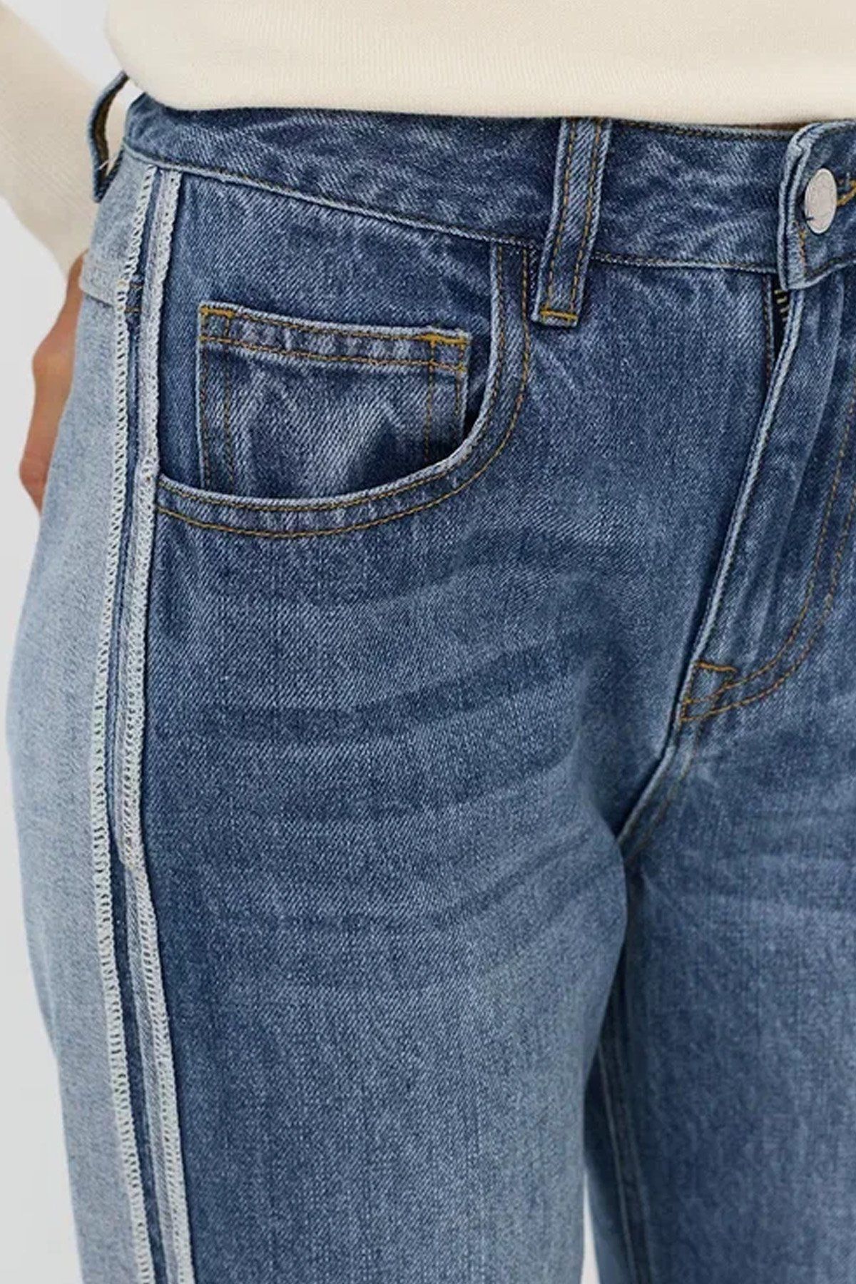 Джинсы с широкими вставками в стиле color block, 40р