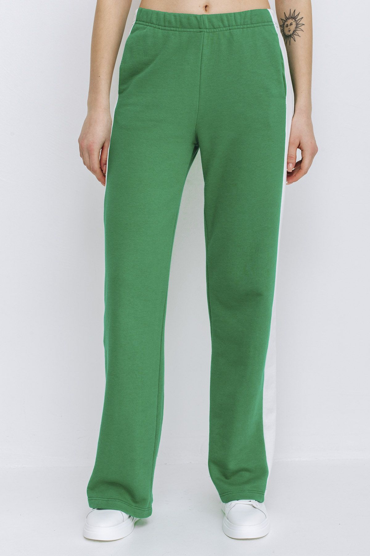 Зелёные спортивные брюки, 42р