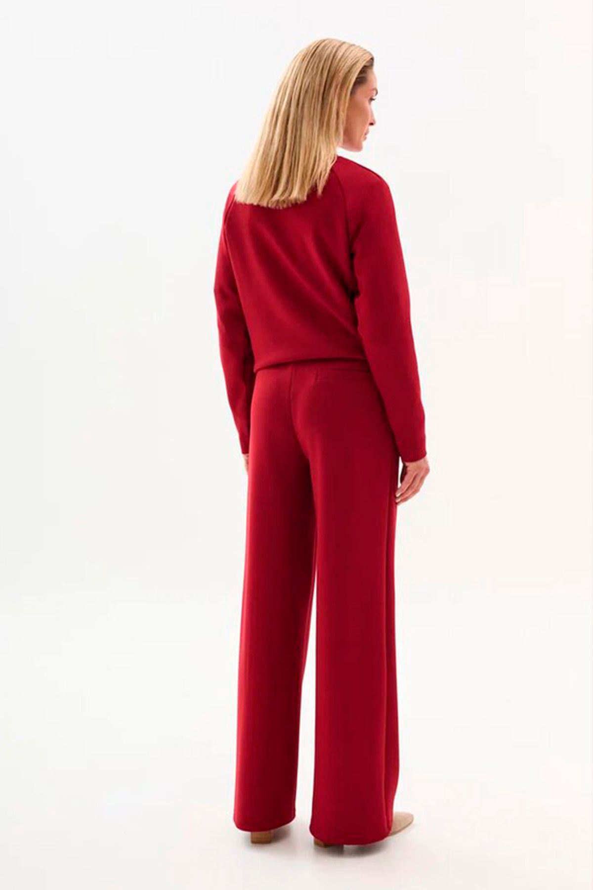 Трикотажные брюки с минималистичкой вышивкой, 48р