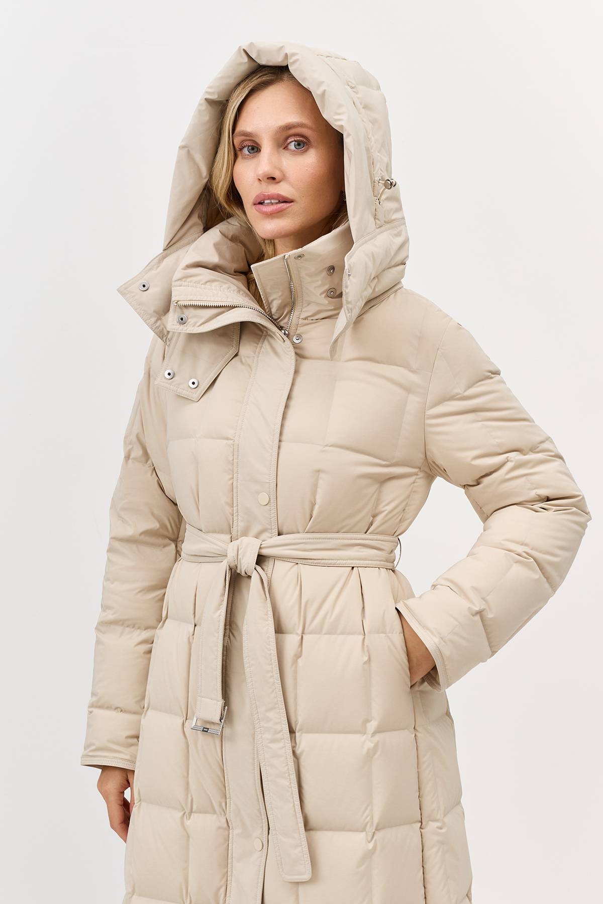 Лимитированная серия Пуховик из фактурной ткани с крэш эффектомс палантином, 34