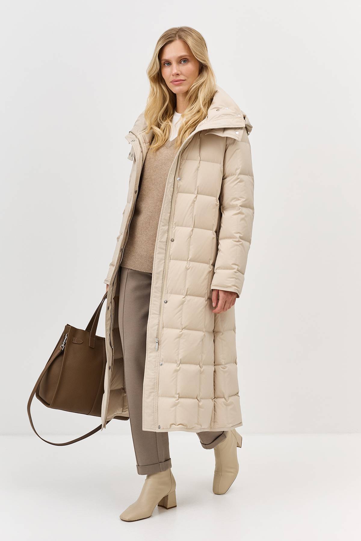 Лимитированная серия Пуховик из фактурной ткани с крэш эффектомс палантином, 34